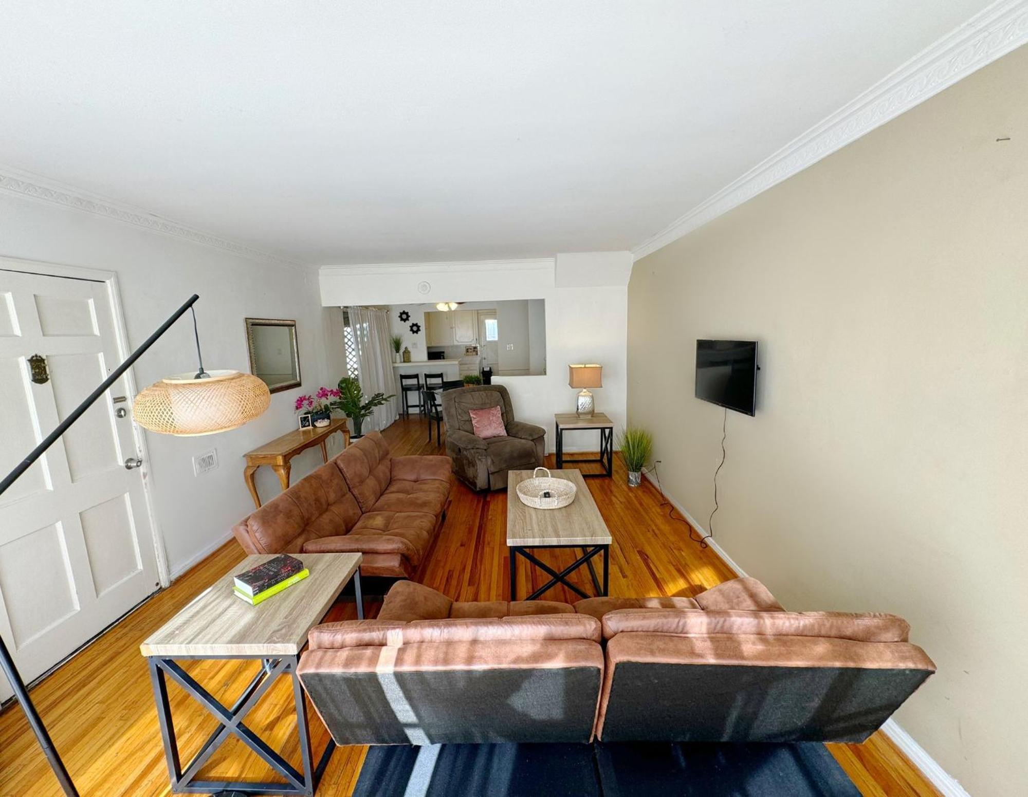 Bargain Beverly Hills 3 Bedroom In Great Area 5 Minutes To Rodeo Drive Apartment