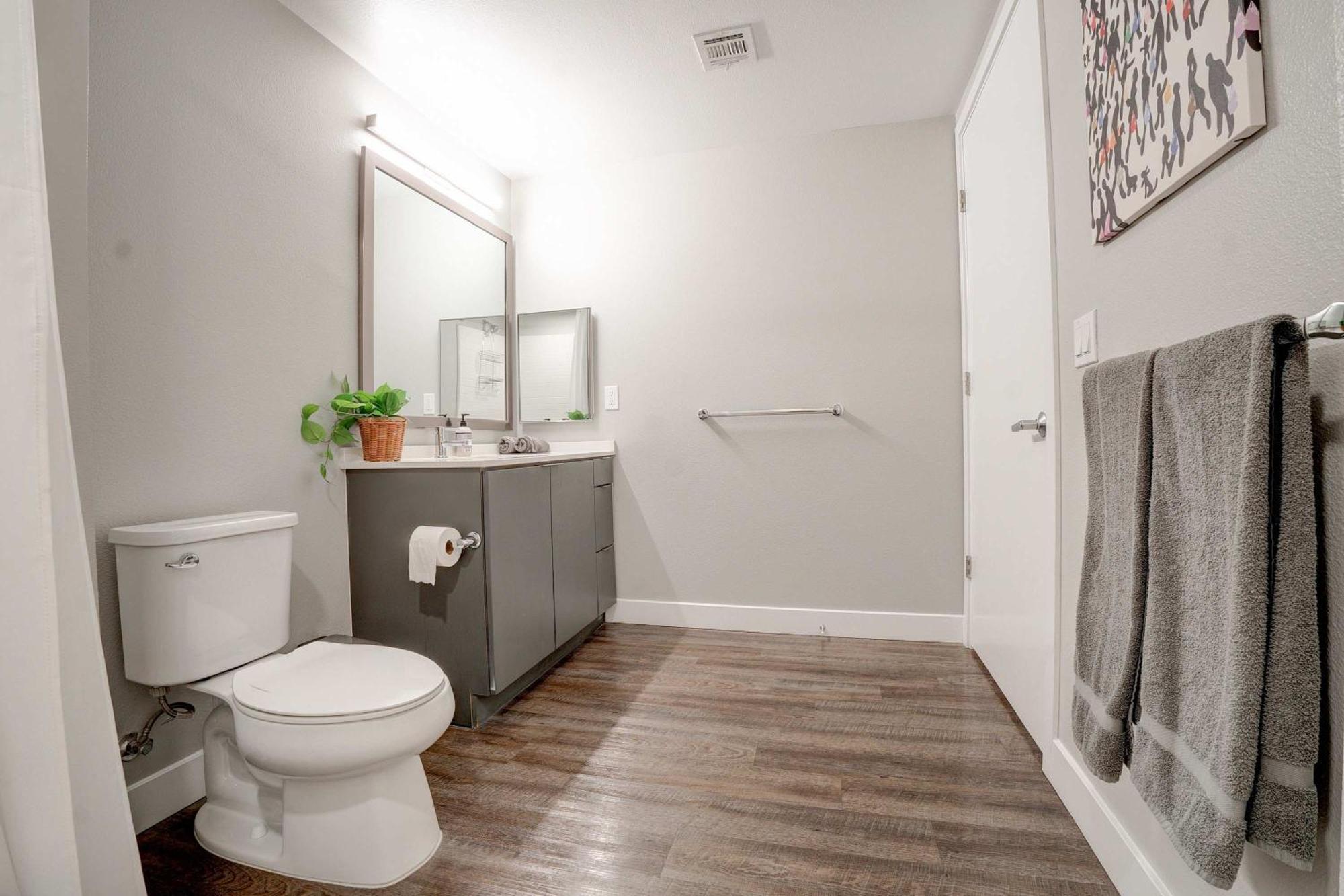 Apartment 3br Peaceful Hollywood Luxury Oasis