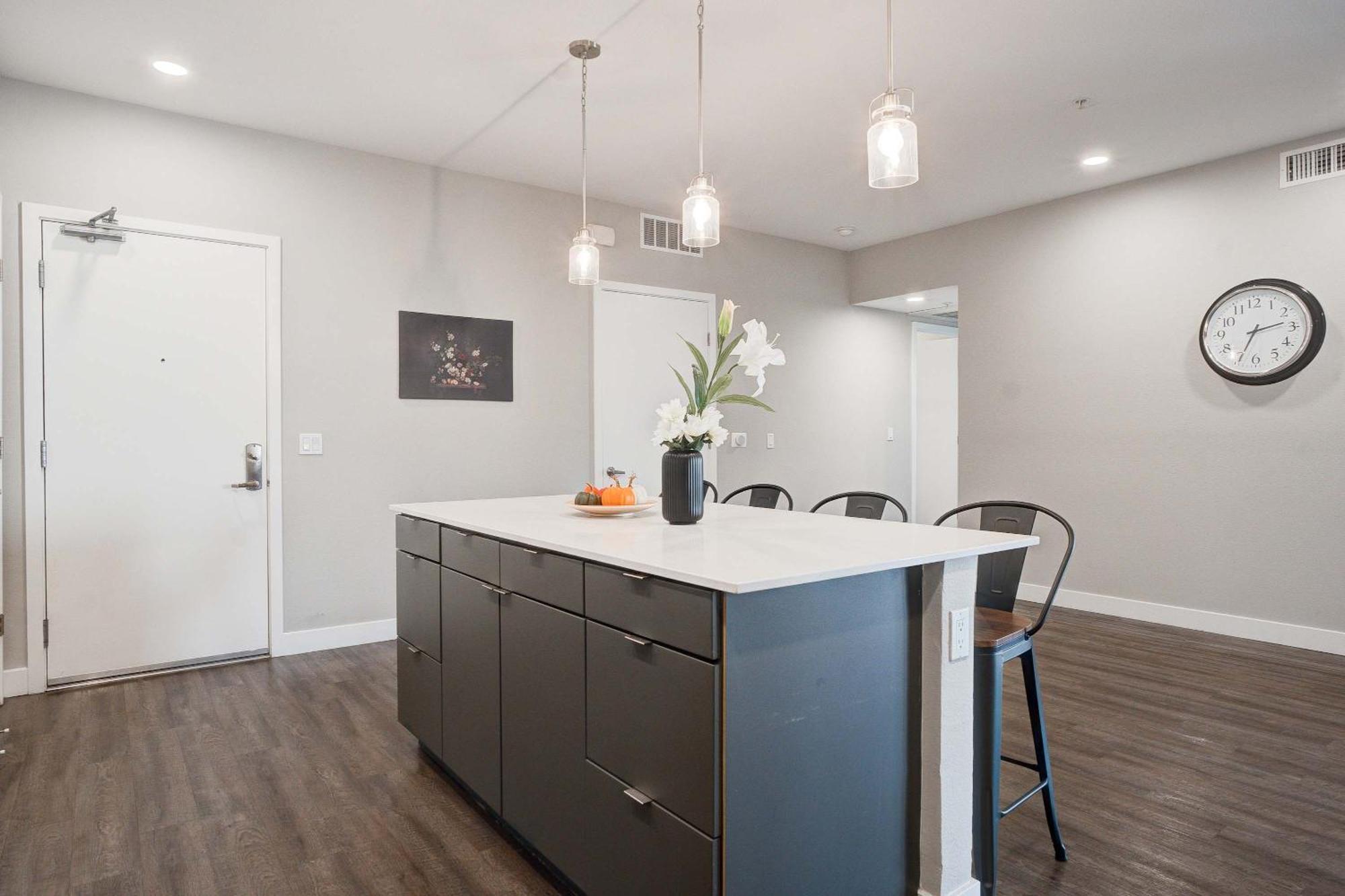 Apartment 3br Peaceful Hollywood Luxury Oasis