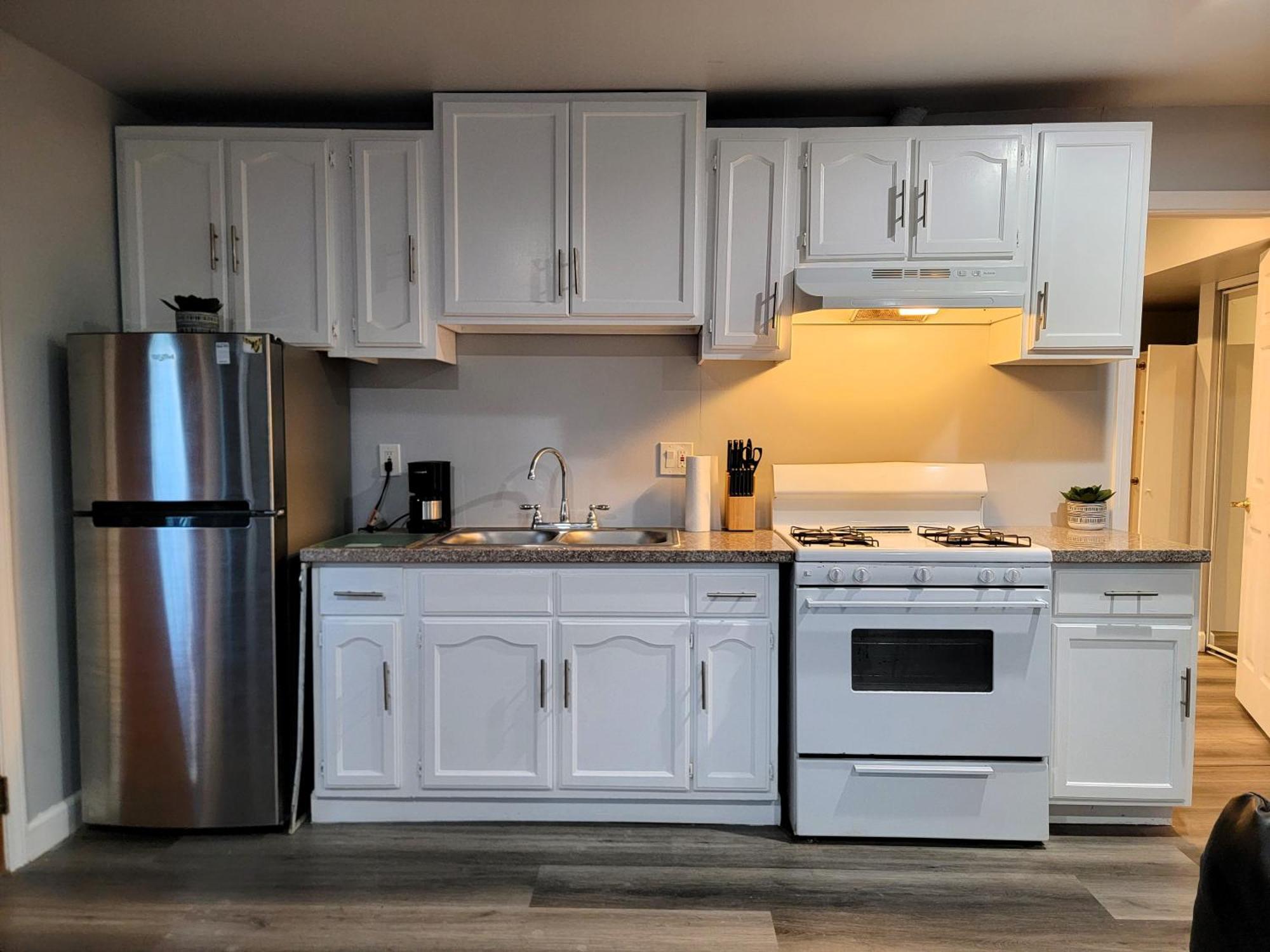 2 Bedroom Apartment1 Mile South From The Hollywood Walk Of Fame And Hollywood Sign