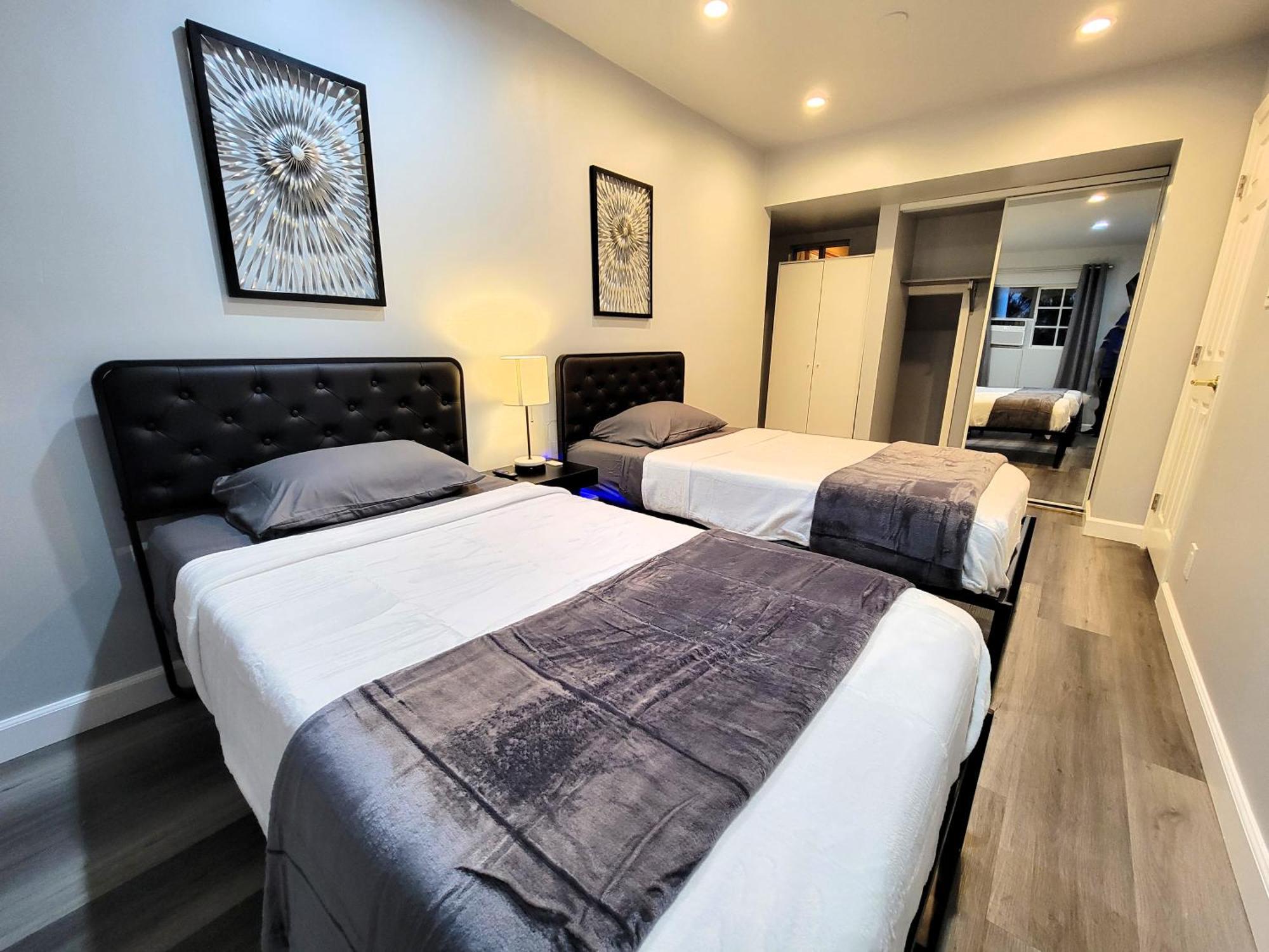 Apartment 2 Bedroom Apartment1 Mile South From The Hollywood Walk Of Fame And Hollywood Sign Los Angeles