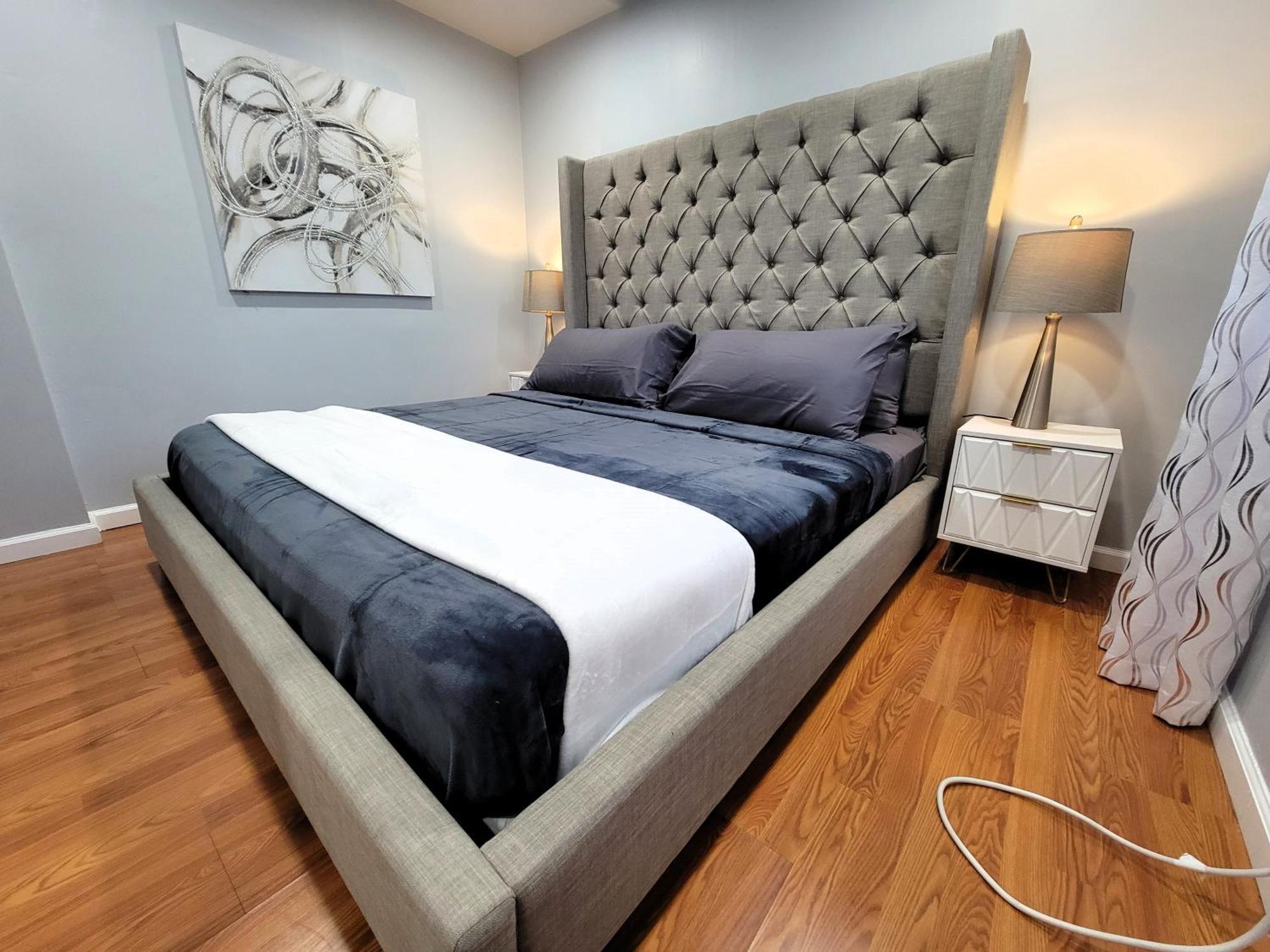 2 Bedroom Apartment1 Mile South From The Hollywood Walk Of Fame And Hollywood Sign *