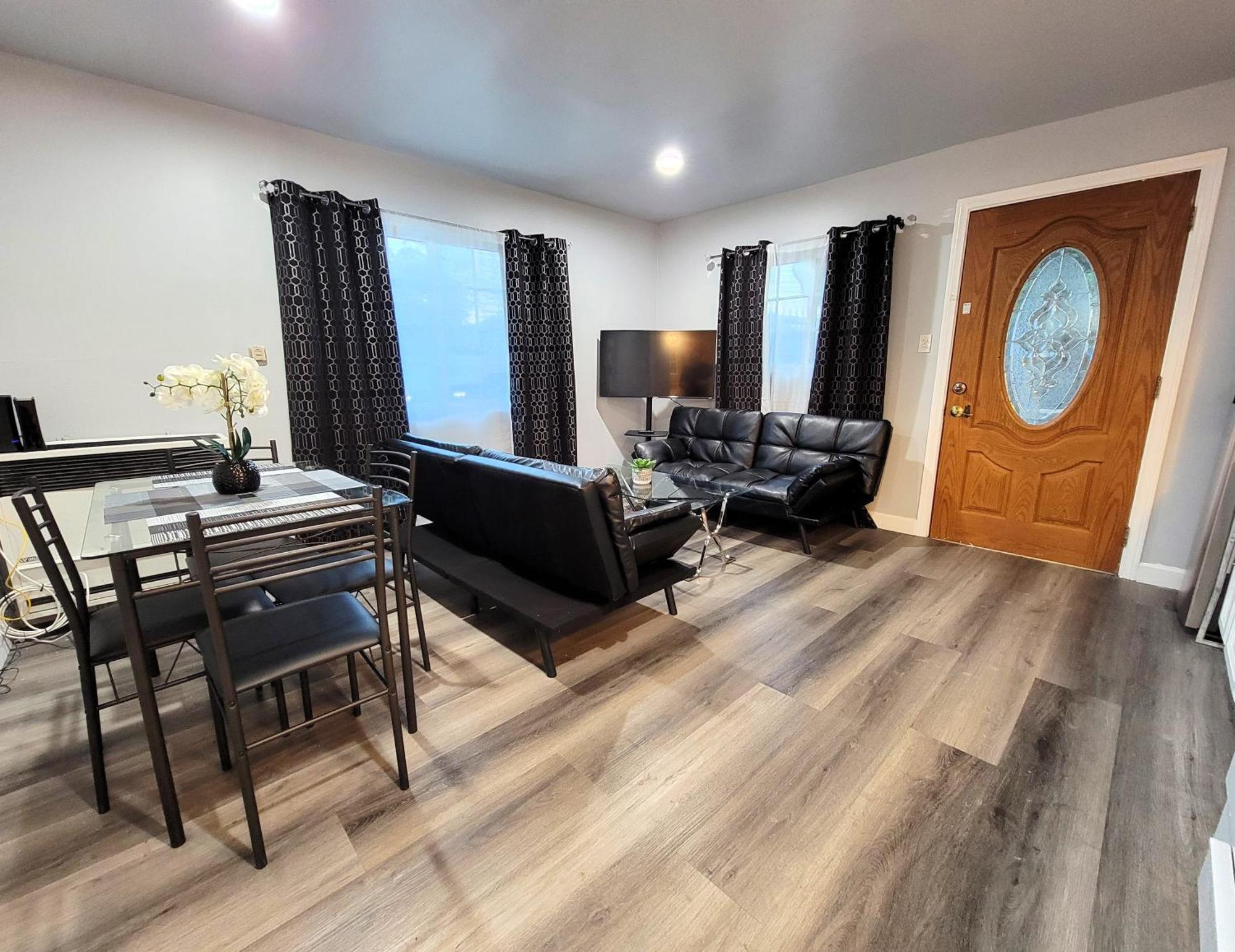 2 Bedroom Apartment1 Mile South From The Hollywood Walk Of Fame And Hollywood Sign *