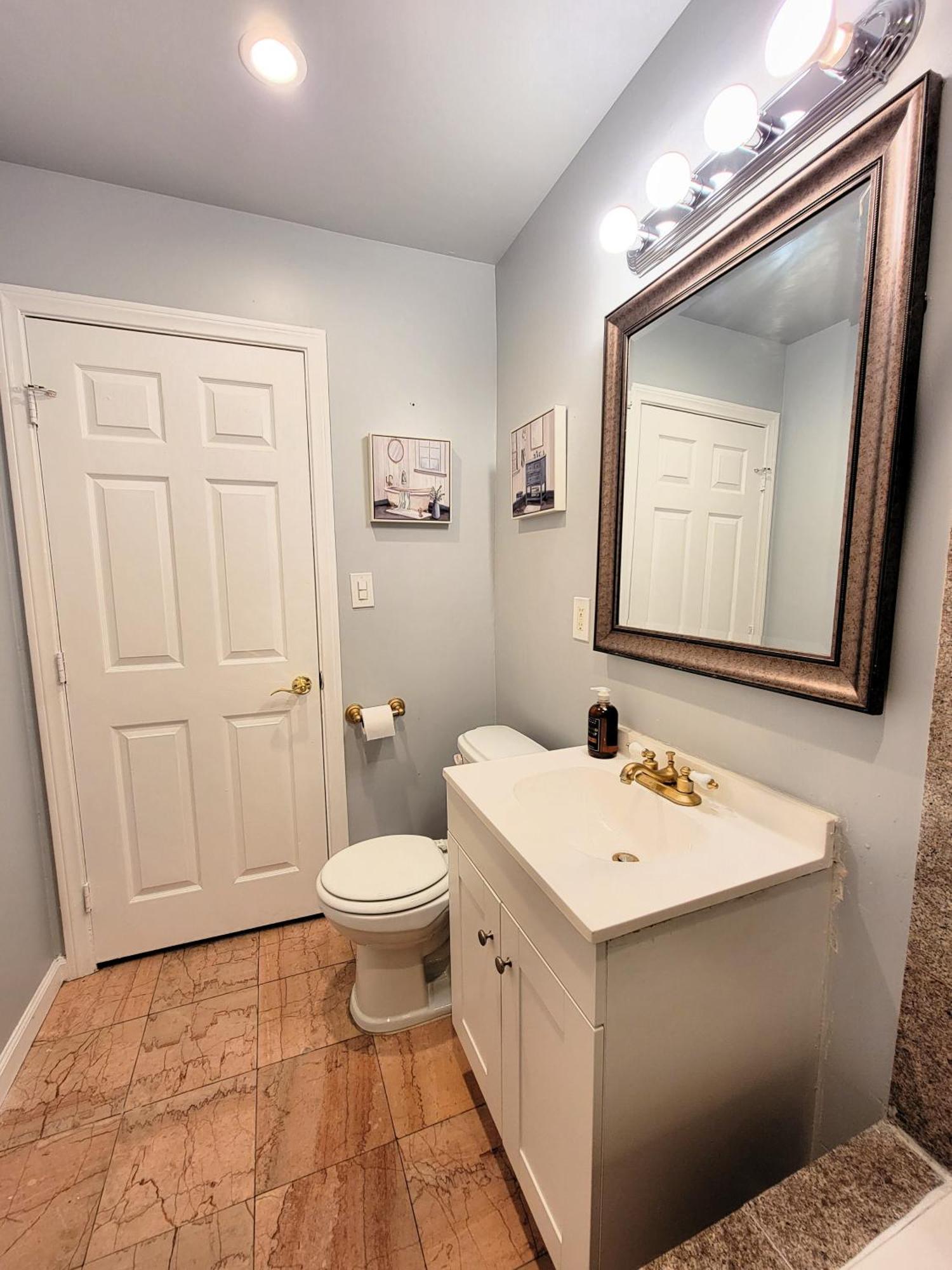2 Bedroom Apartment1 Mile South From The Hollywood Walk Of Fame And Hollywood Sign Los Angeles