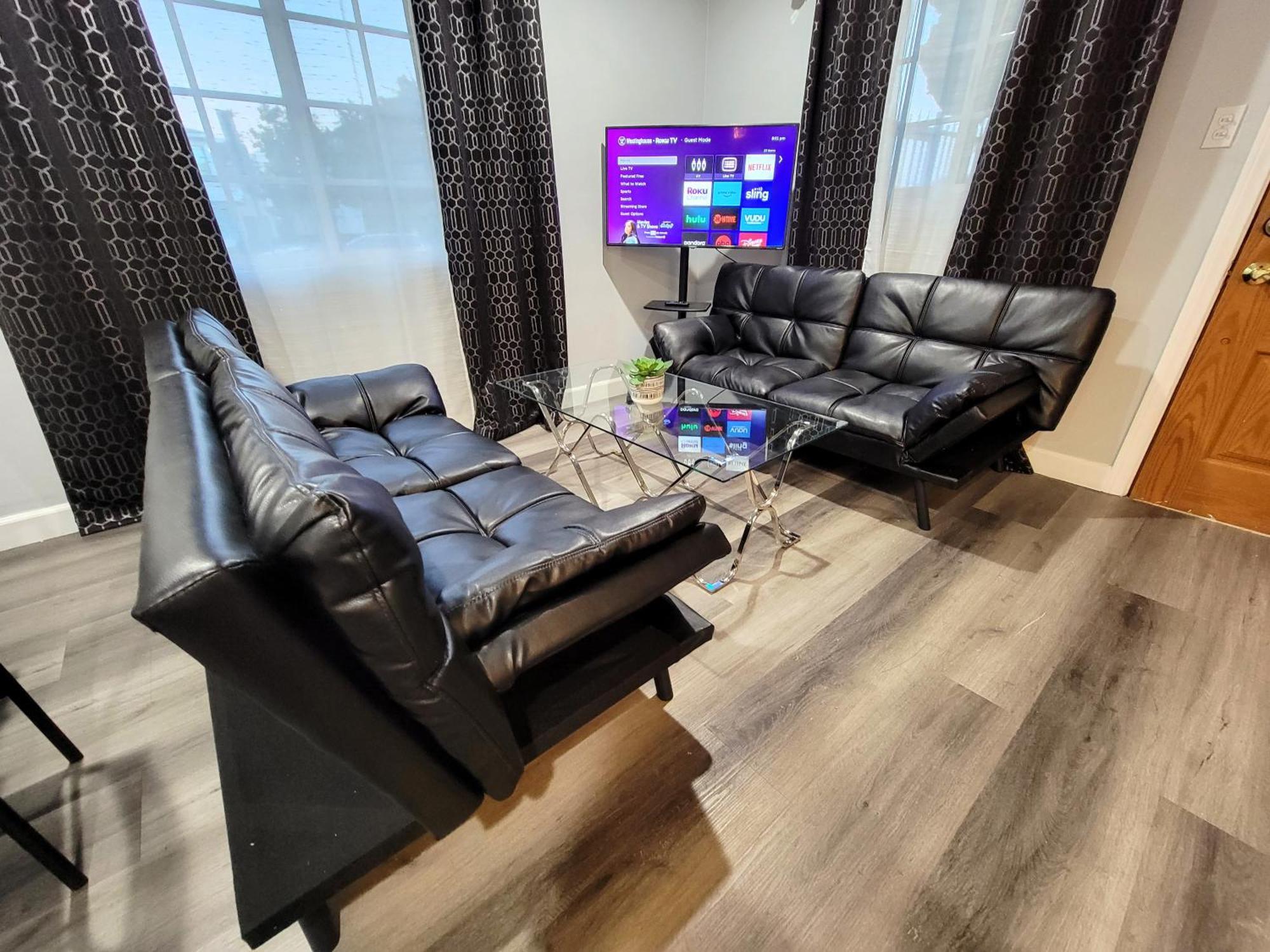 Apartment 2 Bedroom Apartment1 Mile South From The Hollywood Walk Of Fame And Hollywood Sign *