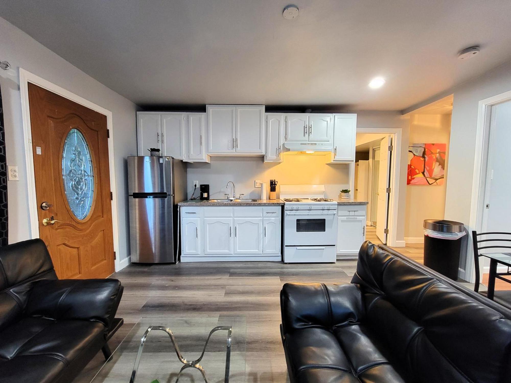 2 Bedroom Apartment1 Mile South From The Hollywood Walk Of Fame And Hollywood Sign Apartment Los Angeles