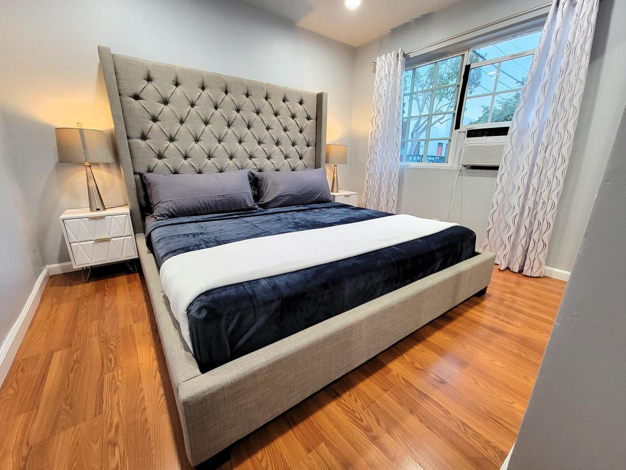 2 Bedroom Apartment1 Mile South From The Hollywood Walk Of Fame And Hollywood Sign *