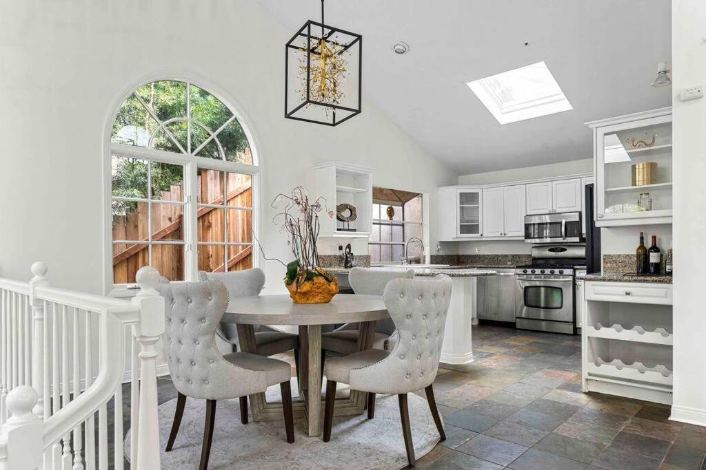 Pousada Stunning Mediterranean Mansion In Laurel Canyon Los Angeles
