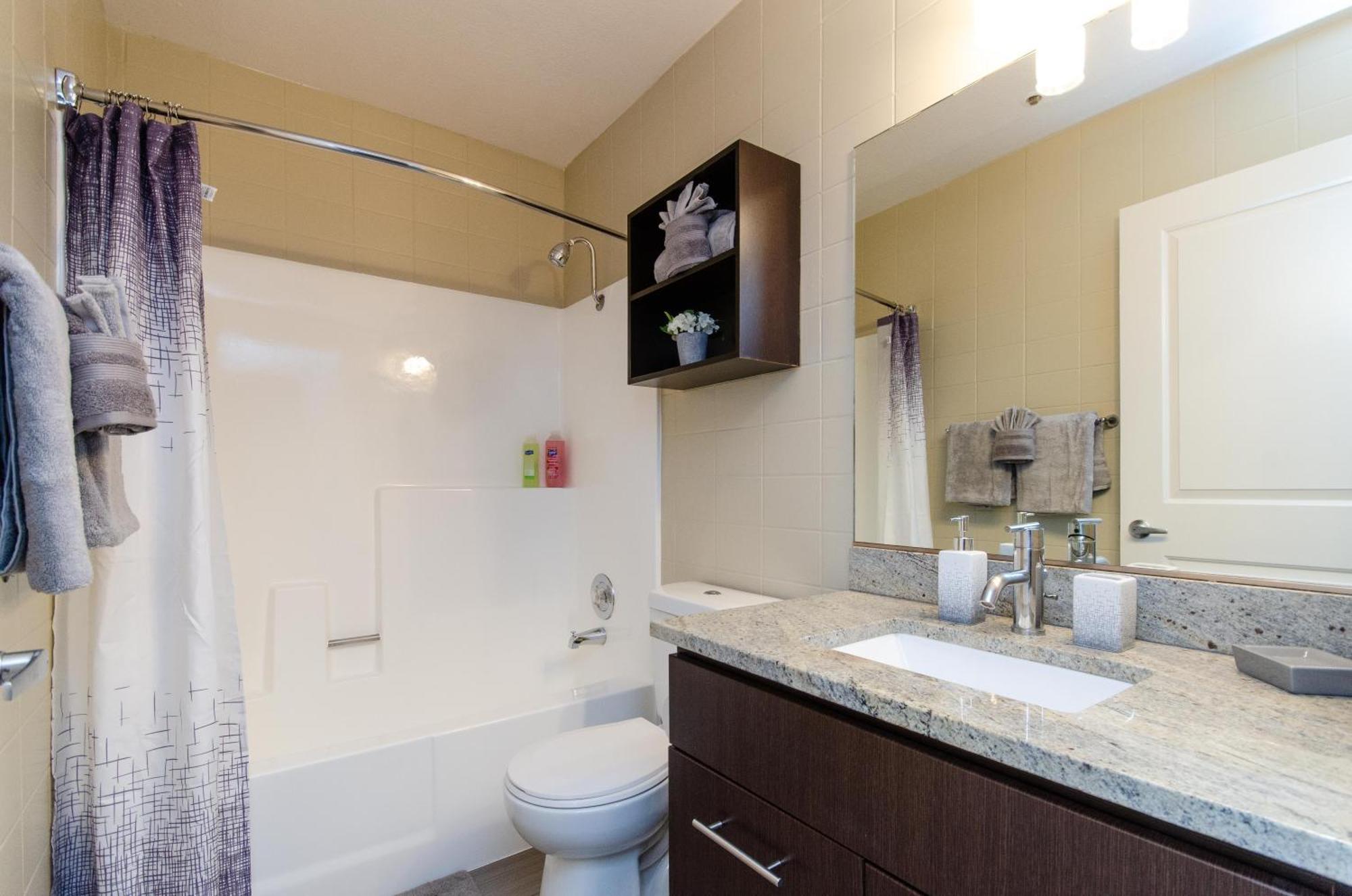 Charming 2br Near La Attractions