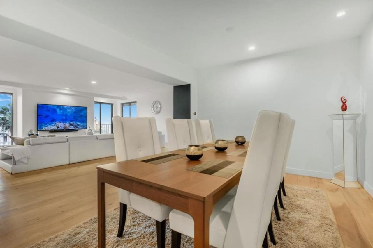 476 Modern Living With Pool - Sleeps 11 Holiday home Los Angeles