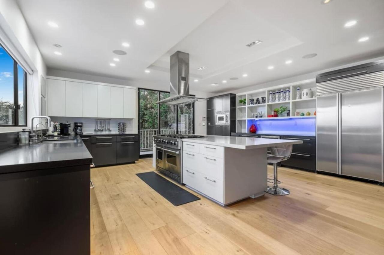476 Modern Living With Pool - Sleeps 11 Holiday home Los Angeles