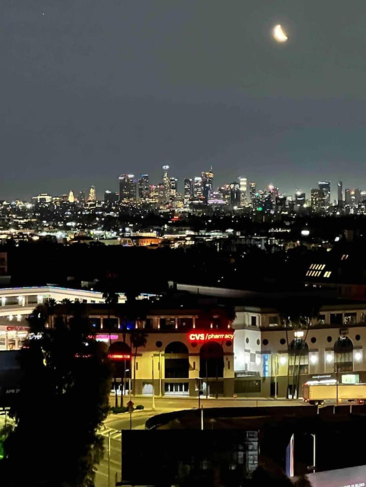476 Modern Living With Pool - Sleeps 11 Holiday home Los Angeles