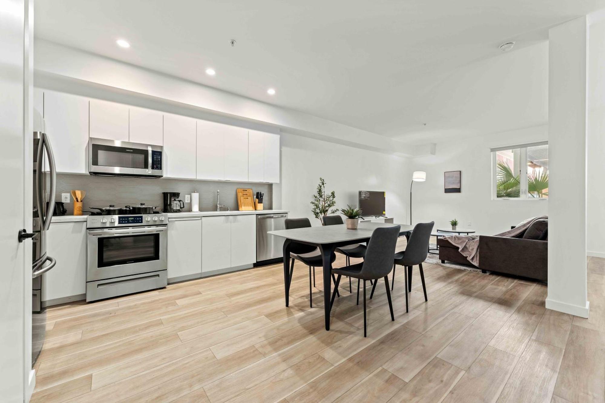Hotel Stylish Downtown La Getaway - Prime Location On Wilshire Blvd! Los Angeles