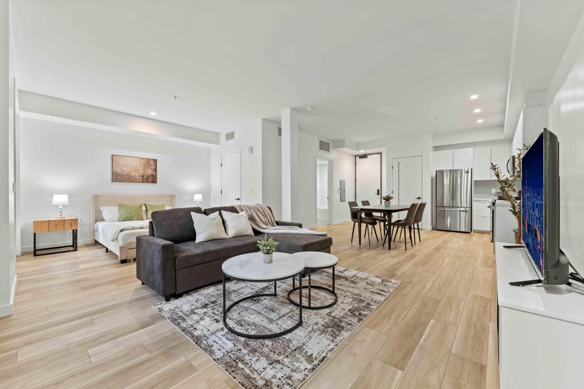 Stylish Downtown La Getaway - Prime Location On Wilshire Blvd! 4*