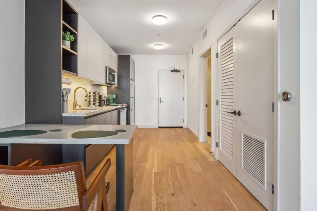 Apartment King Bed Studio W Pool Gym In Hollywood Los Angeles