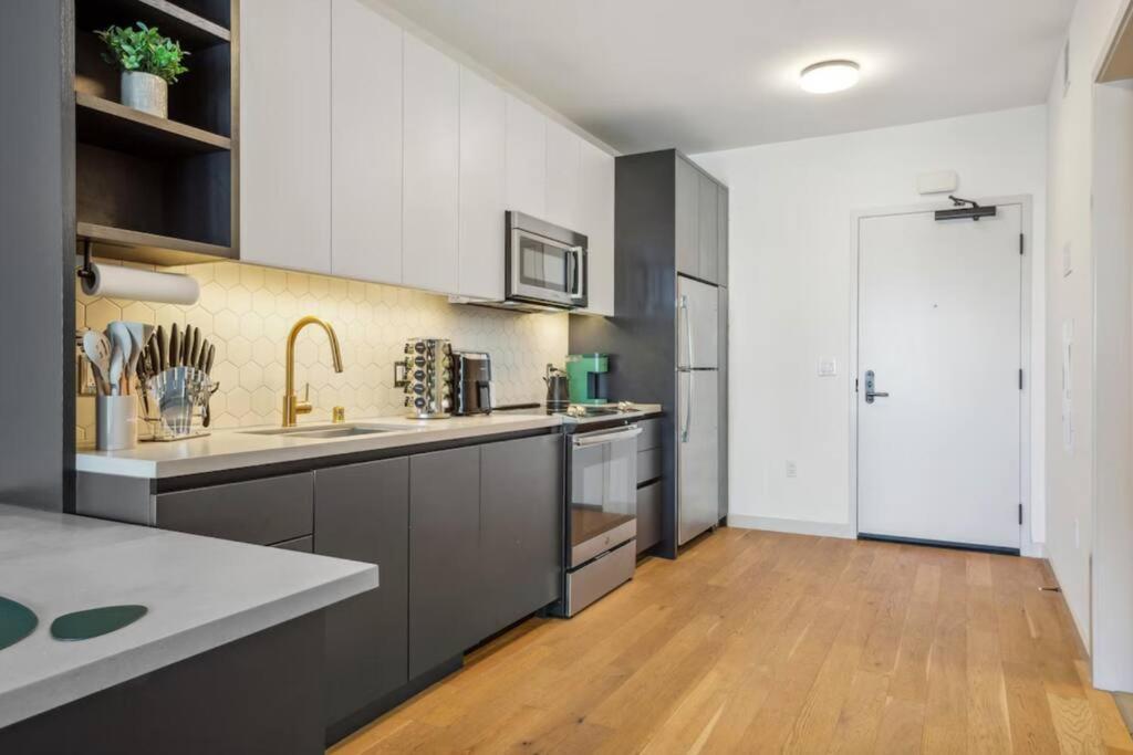 King Bed Studio W Pool Gym In Hollywood * Los Angeles