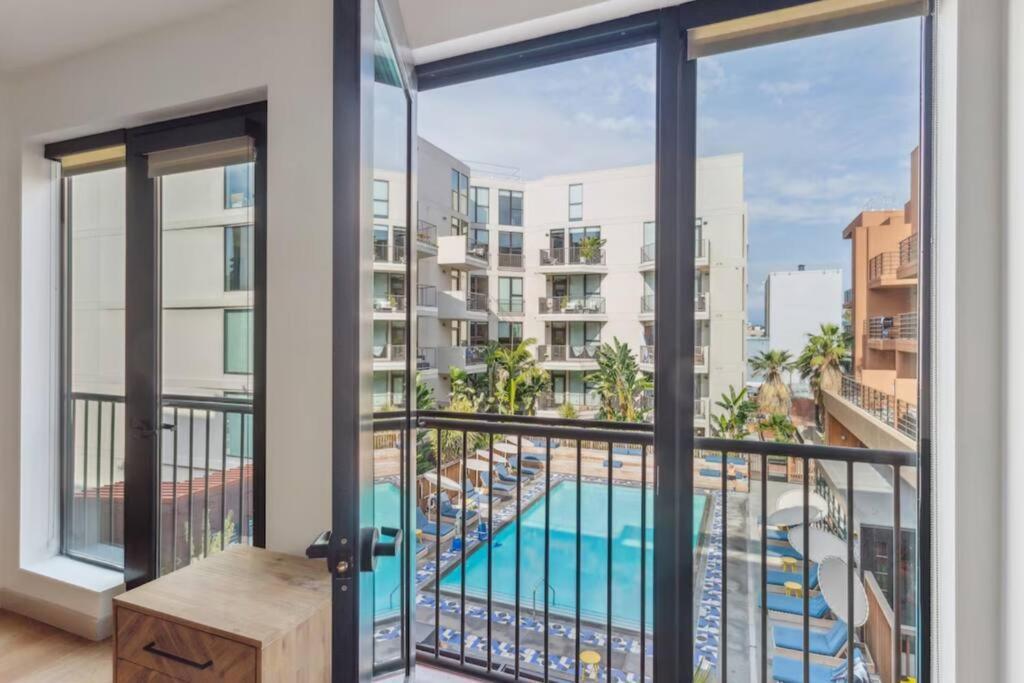 Apartment King Bed Studio W Pool Gym In Hollywood *