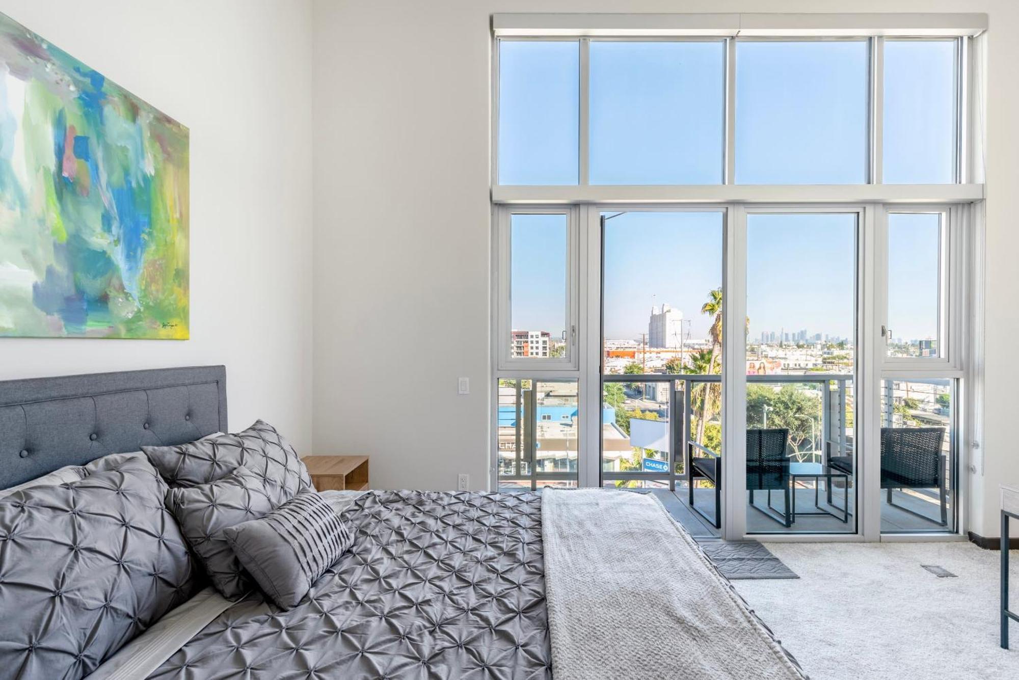 Penthouse 2br With Jetliner Views In West Hollywood Apartment Los Angeles