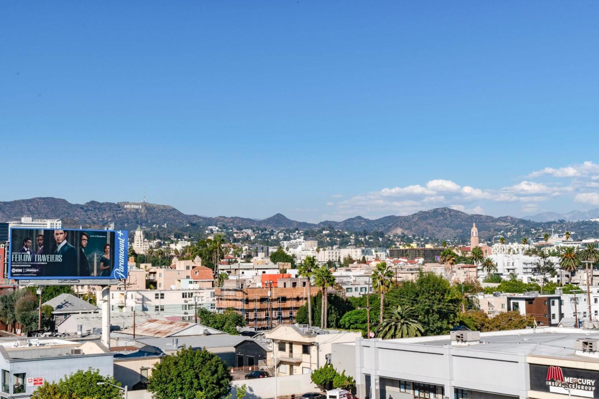 Penthouse 2br With Jetliner Views In West Hollywood Apartment