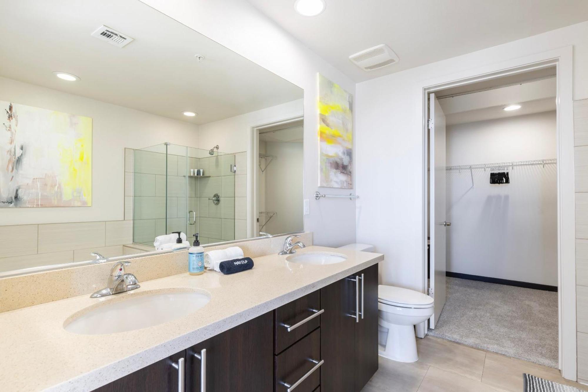 Penthouse 2br With Jetliner Views In West Hollywood Apartment