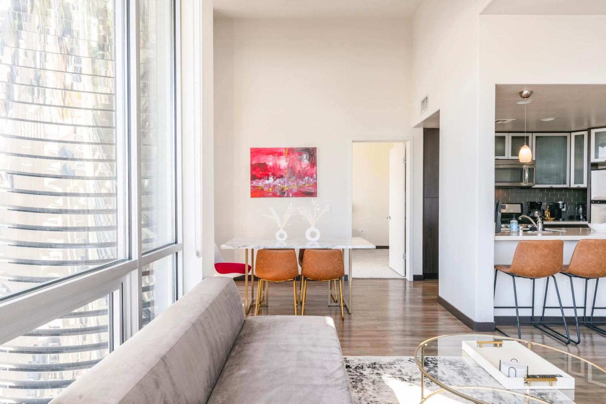 Apartment Penthouse 2br With Jetliner Views In West Hollywood *
