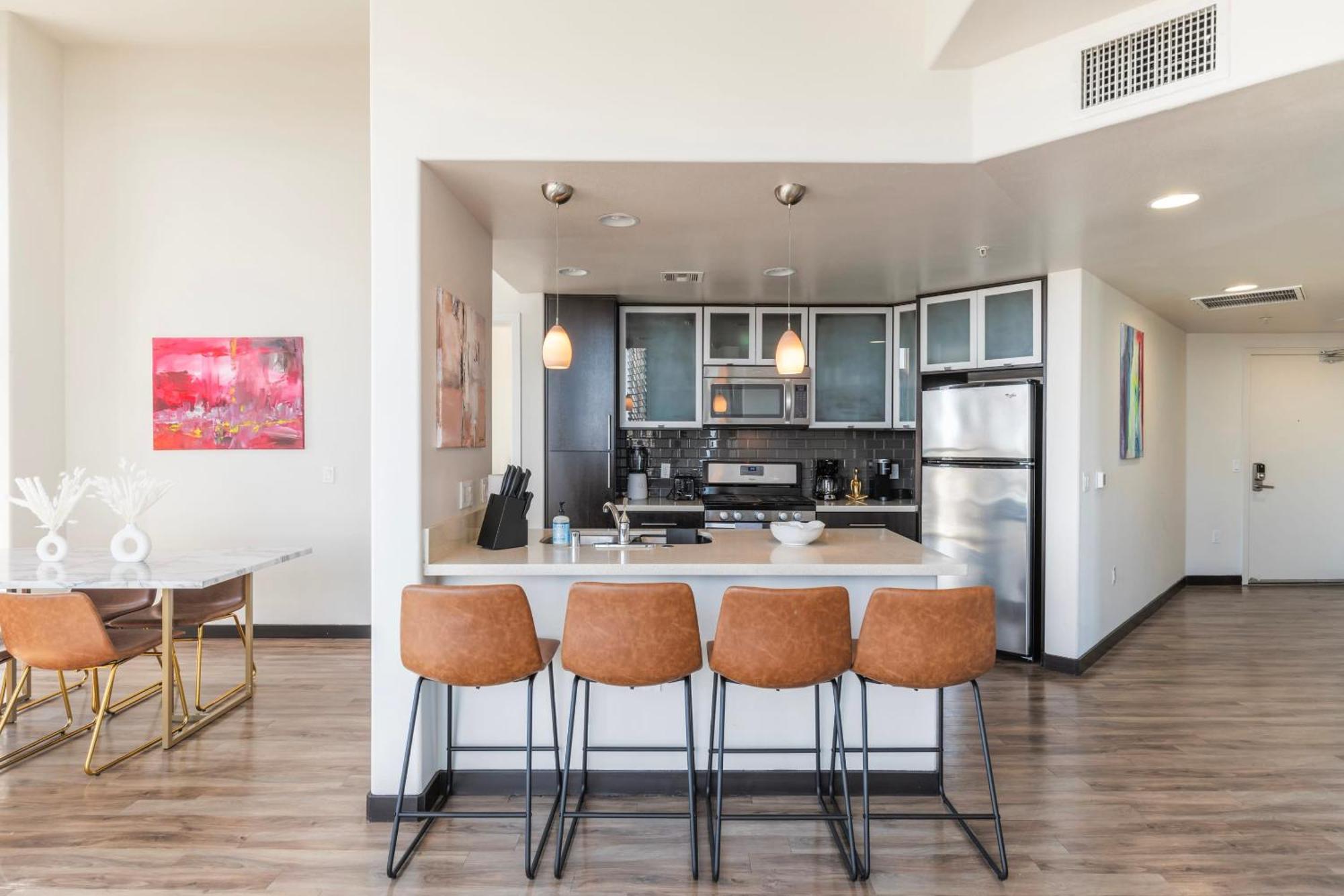 Penthouse 2br With Jetliner Views In West Hollywood Apartment Los Angeles