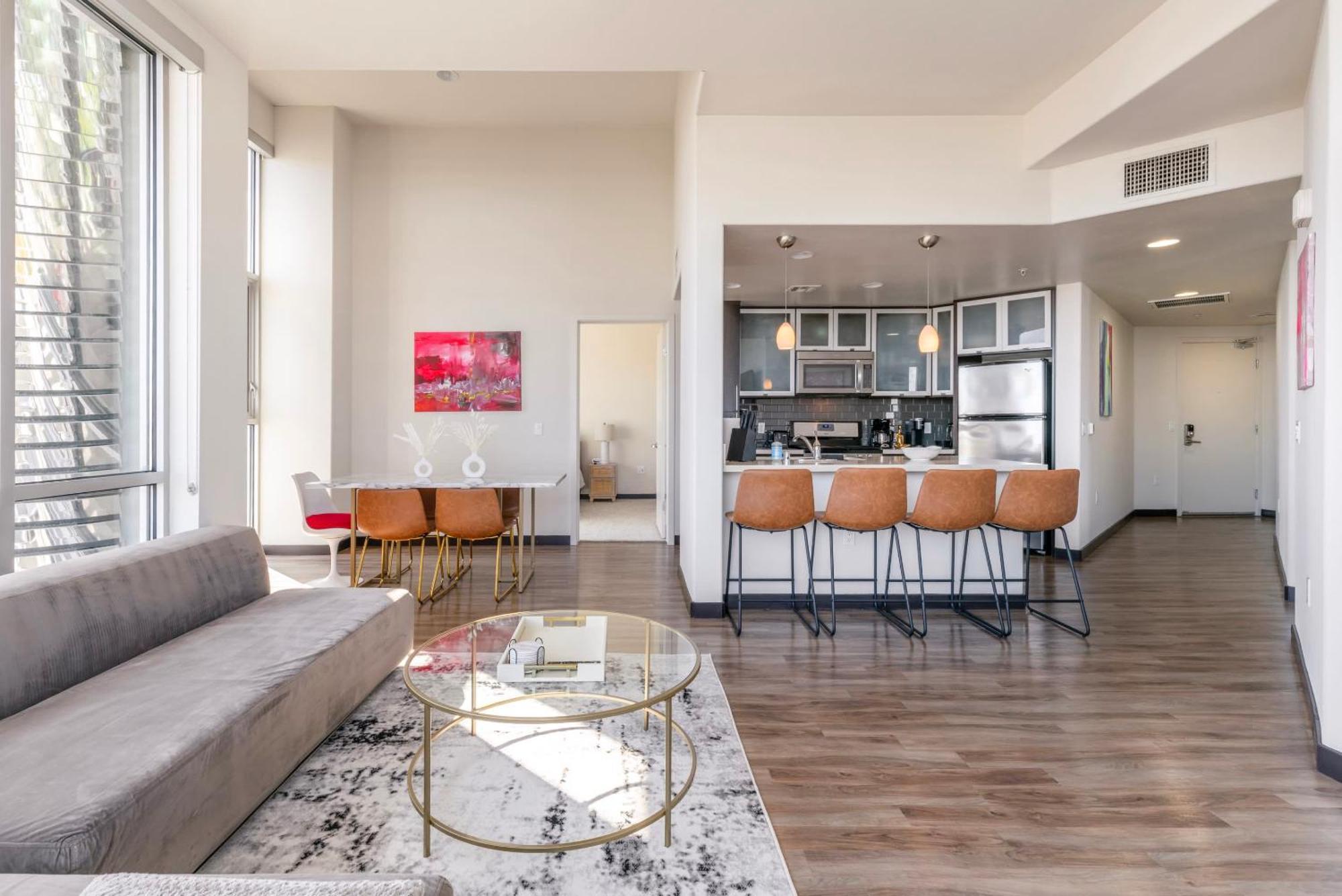 Penthouse 2br With Jetliner Views In West Hollywood *
