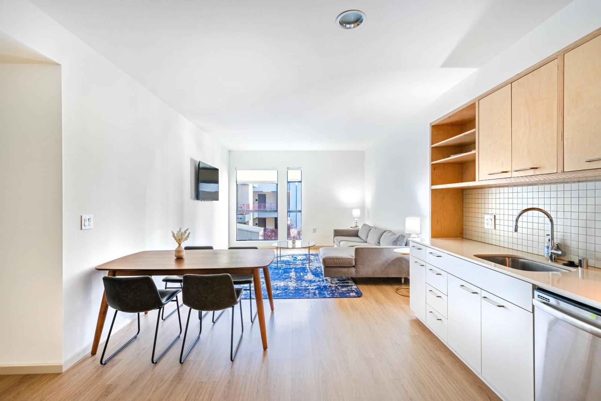 Luxurious 2br Hollywood * Los Angeles