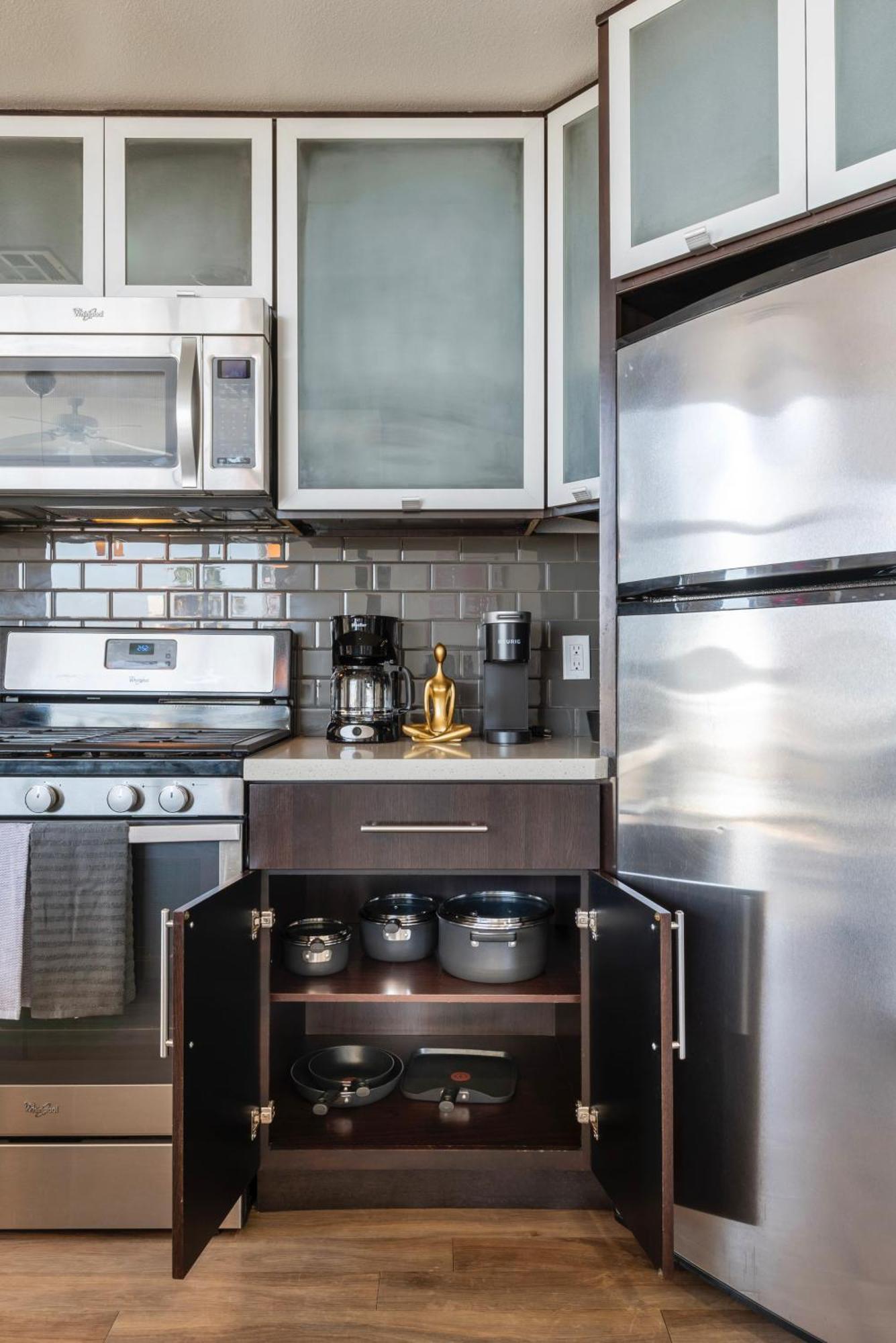 Penthouse 2br With Jetliner Views In West Hollywood