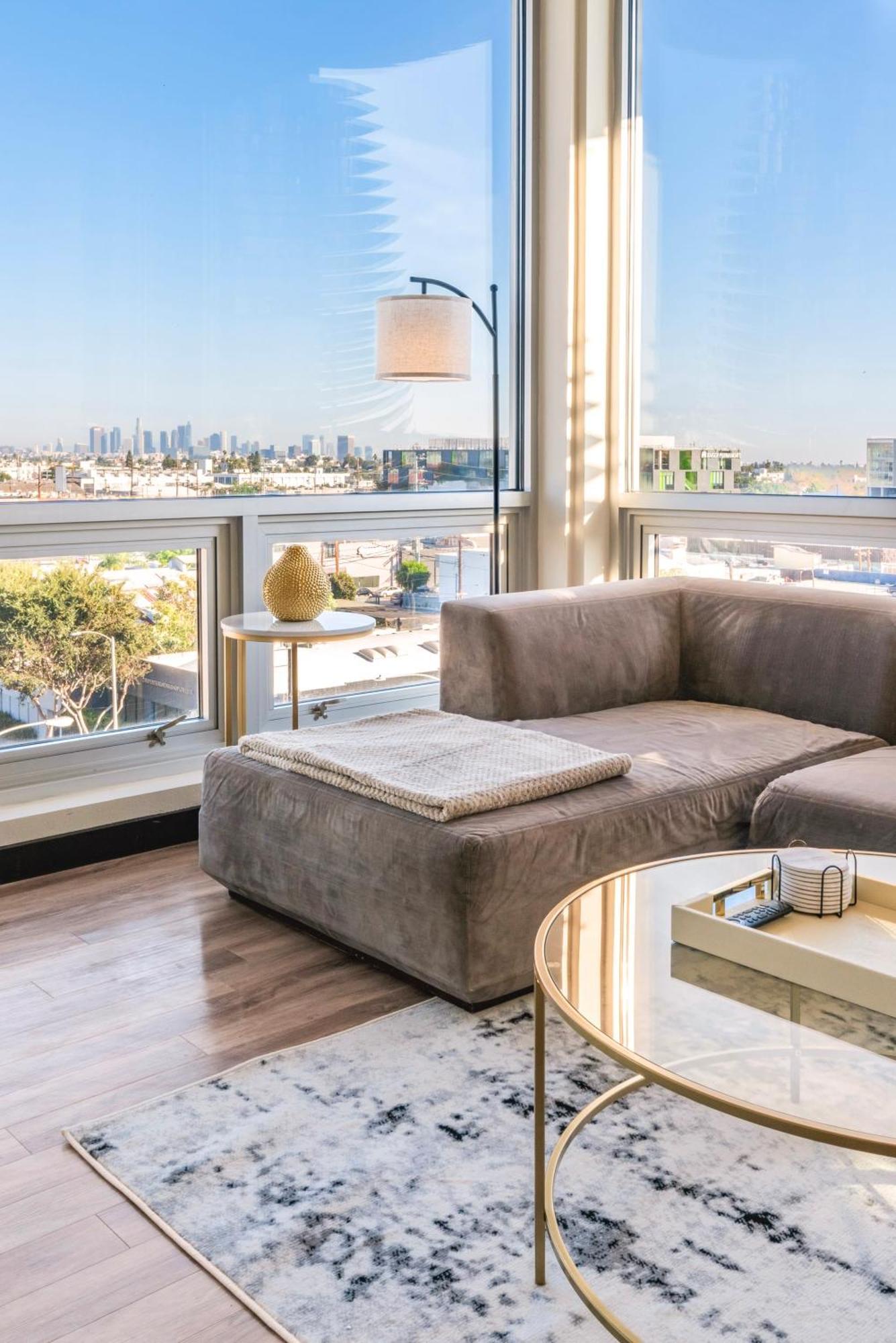 Penthouse 2br With Jetliner Views In West Hollywood Apartment Los Angeles