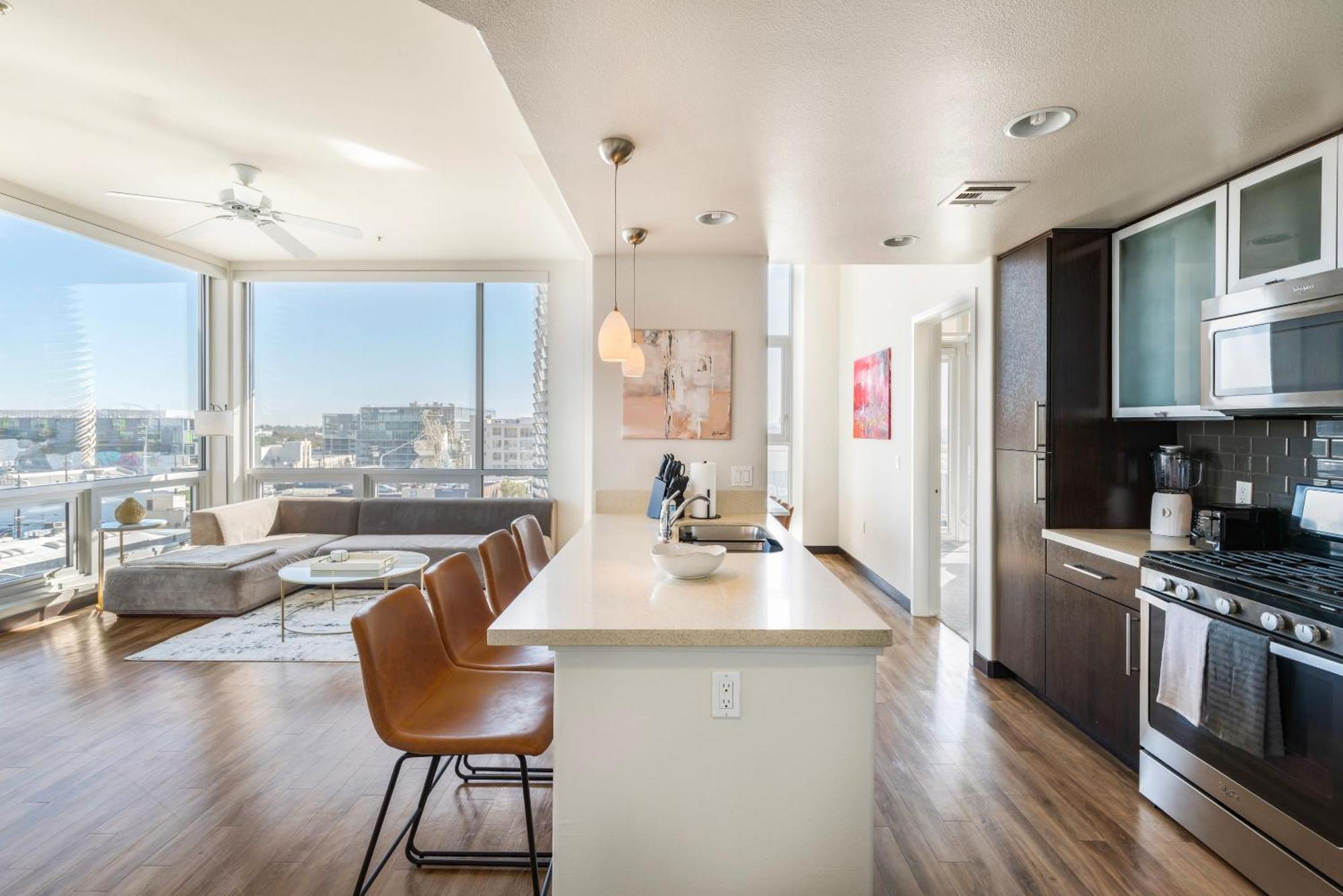Apartment Penthouse 2br With Jetliner Views In West Hollywood Los Angeles