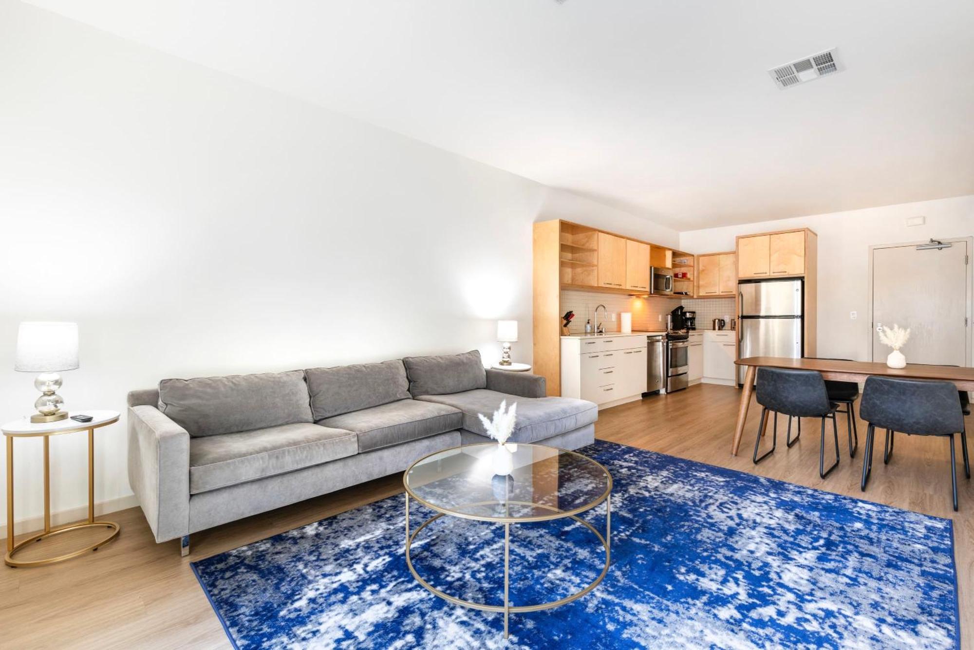 Luxurious 2br Hollywood Apartment