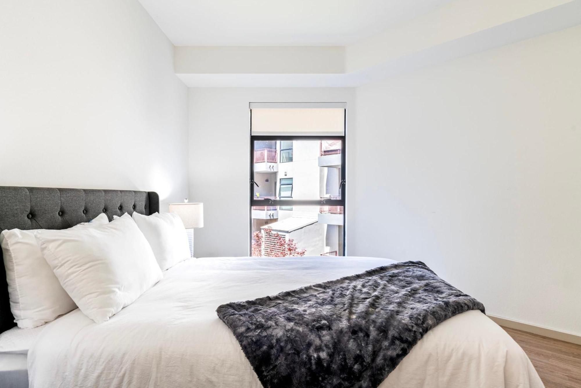 Luxurious 2br Hollywood Los Angeles