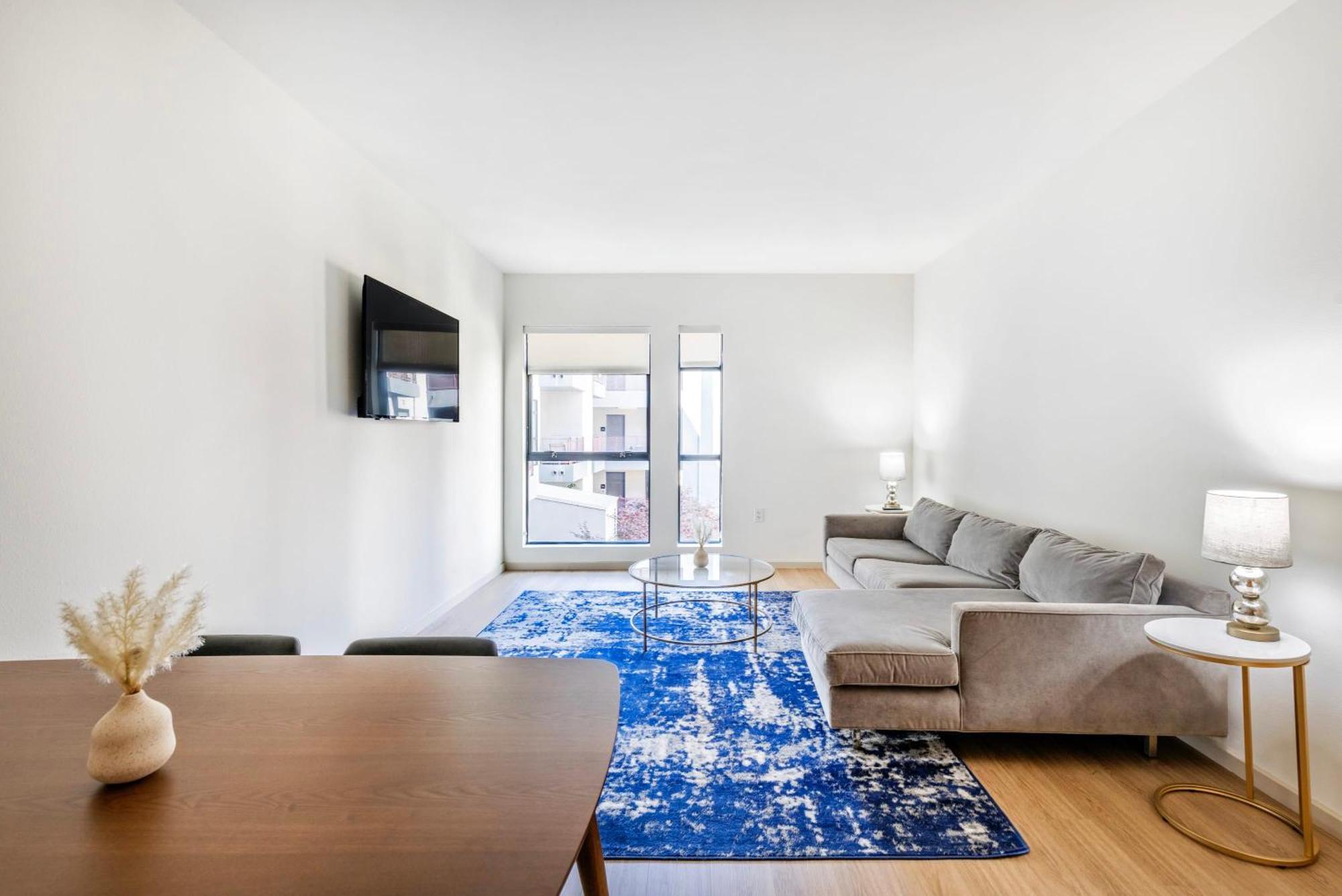 Luxurious 2br Hollywood *