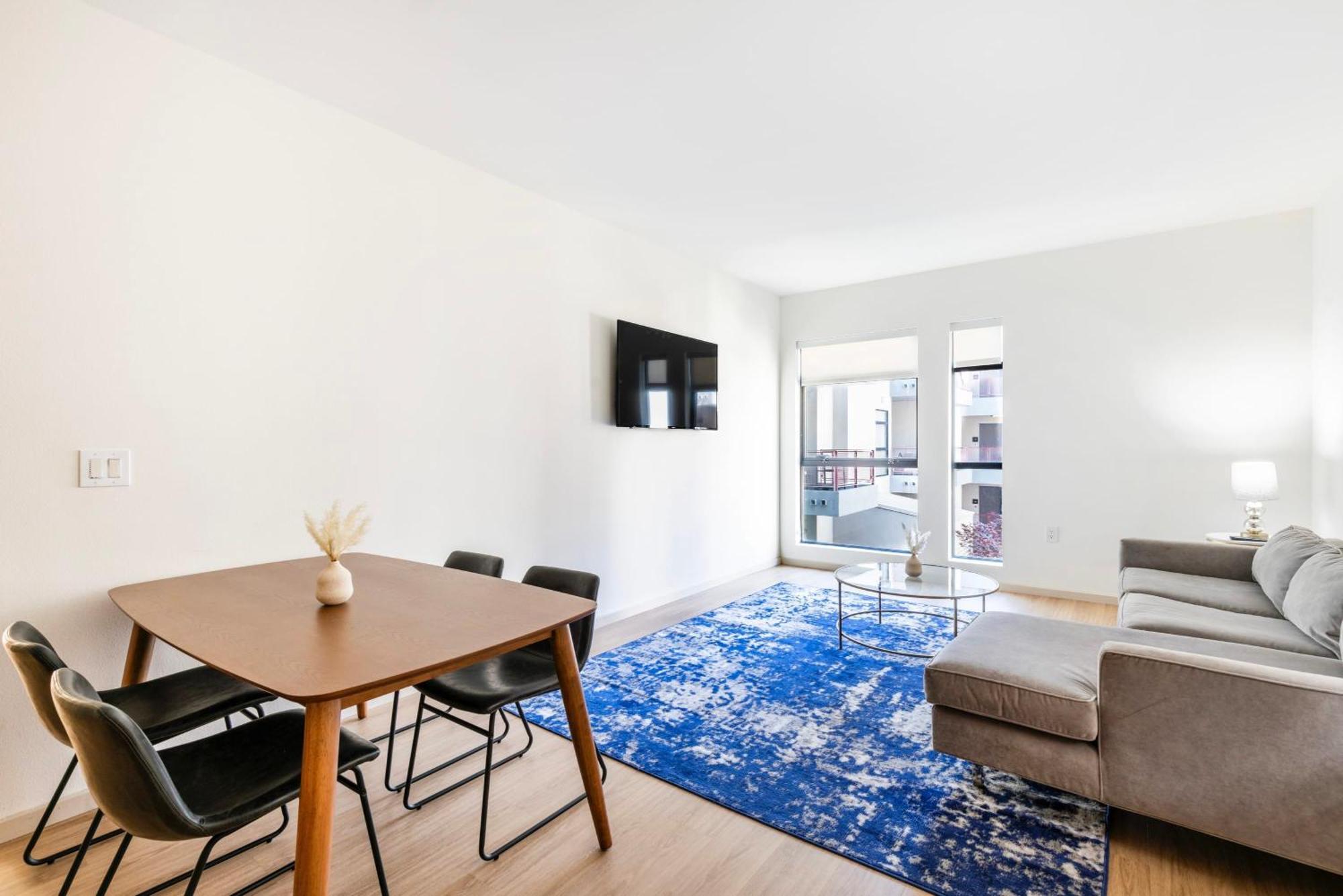 Luxurious 2br Hollywood Los Angeles