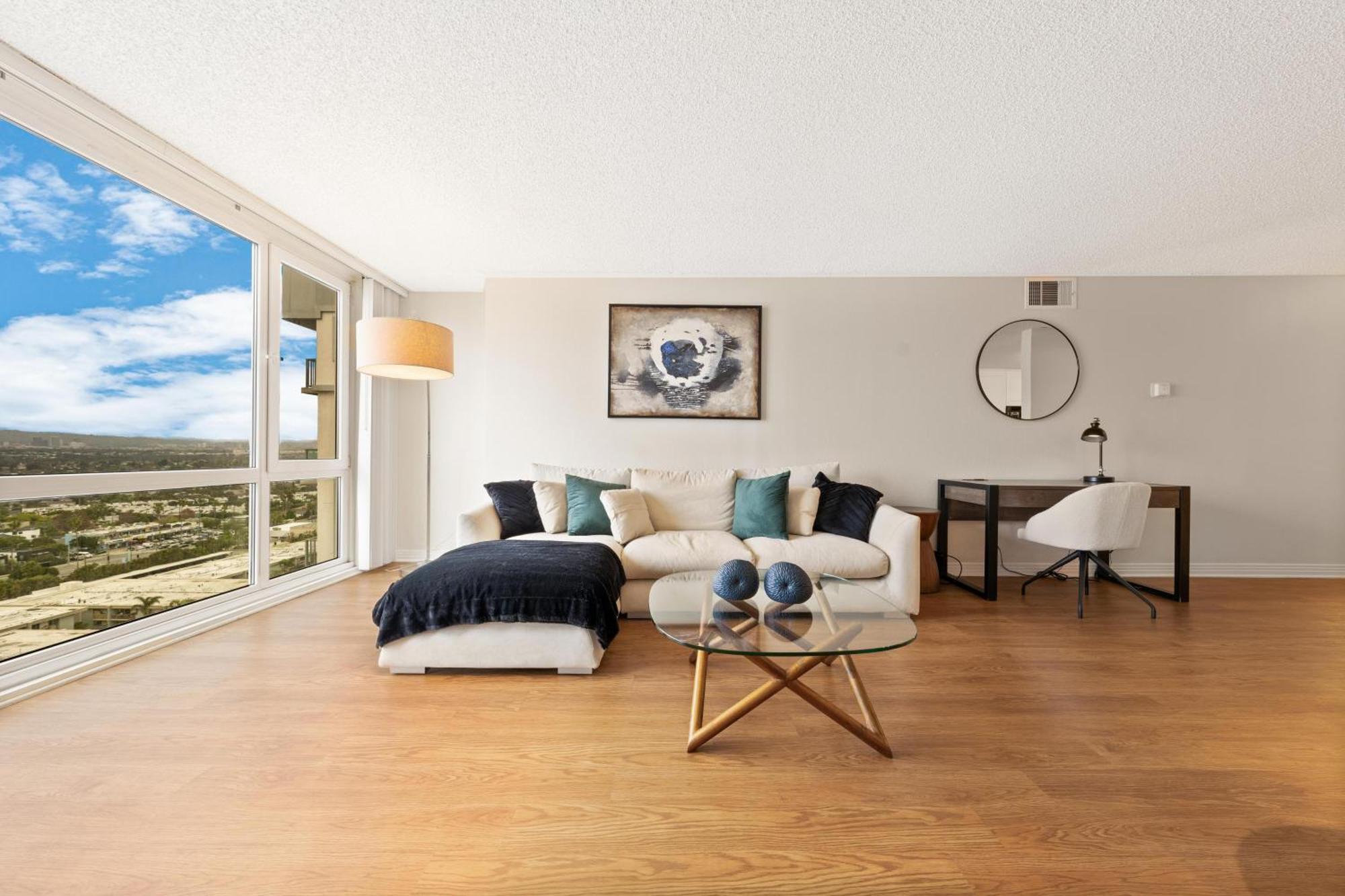 Amber Tide - Bright 1br Marina Gem Ocean View Apartment