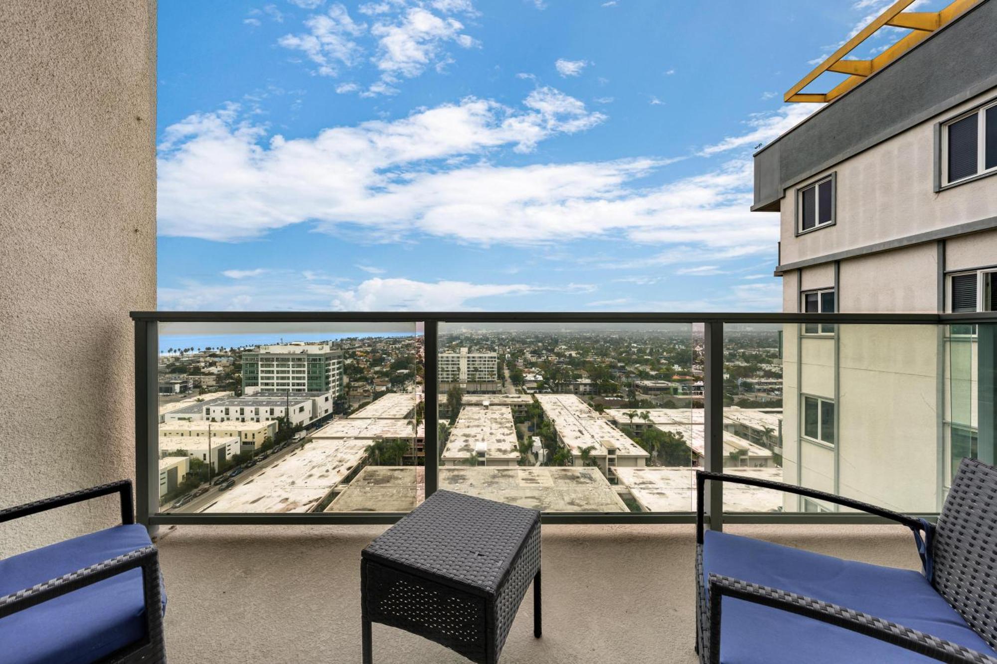 Amber Tide - Bright 1br Marina Gem Ocean View