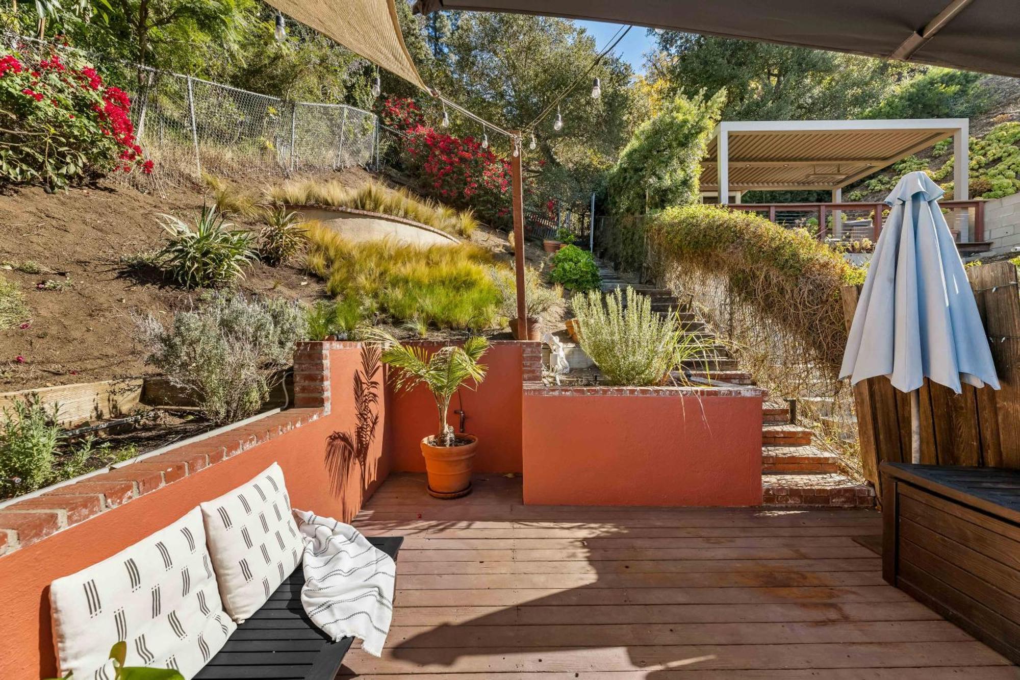 Mid-century Modern Hollywood Hills Retreat *
