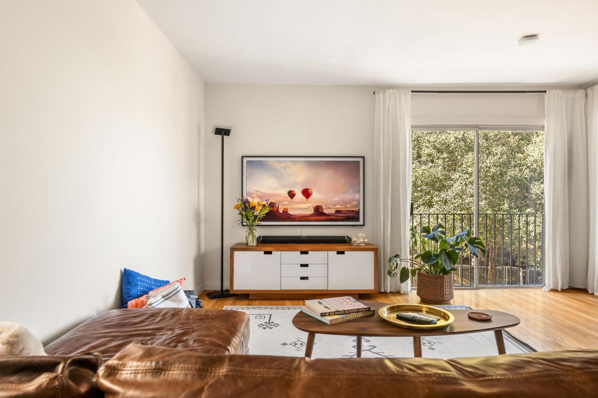Mid-century Modern Hollywood Hills Retreat Los Angeles