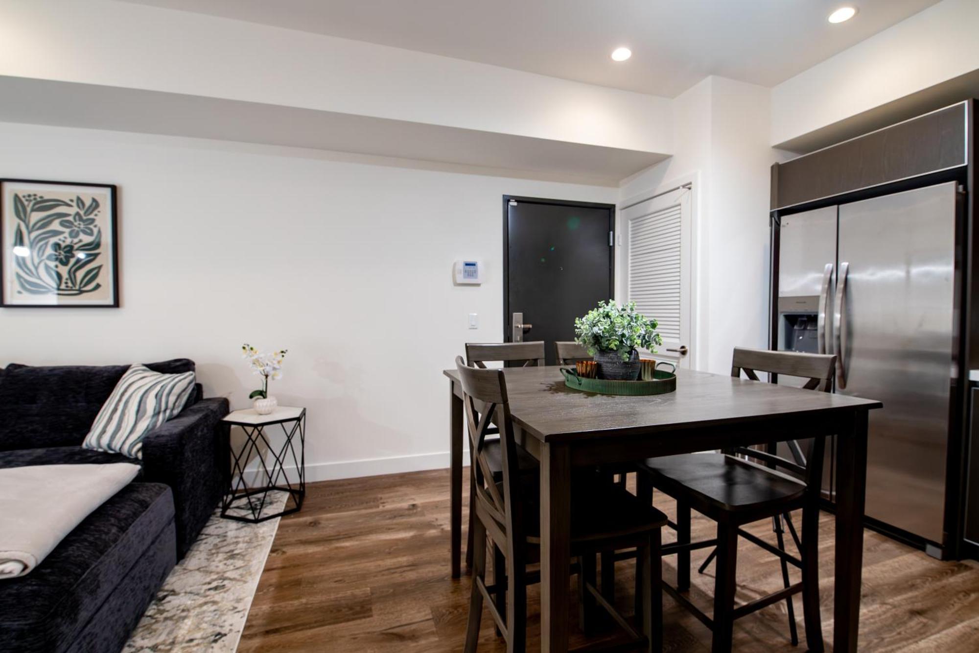 New Modern 2br 3ba In La Rooftop & Free Parking Los Angeles