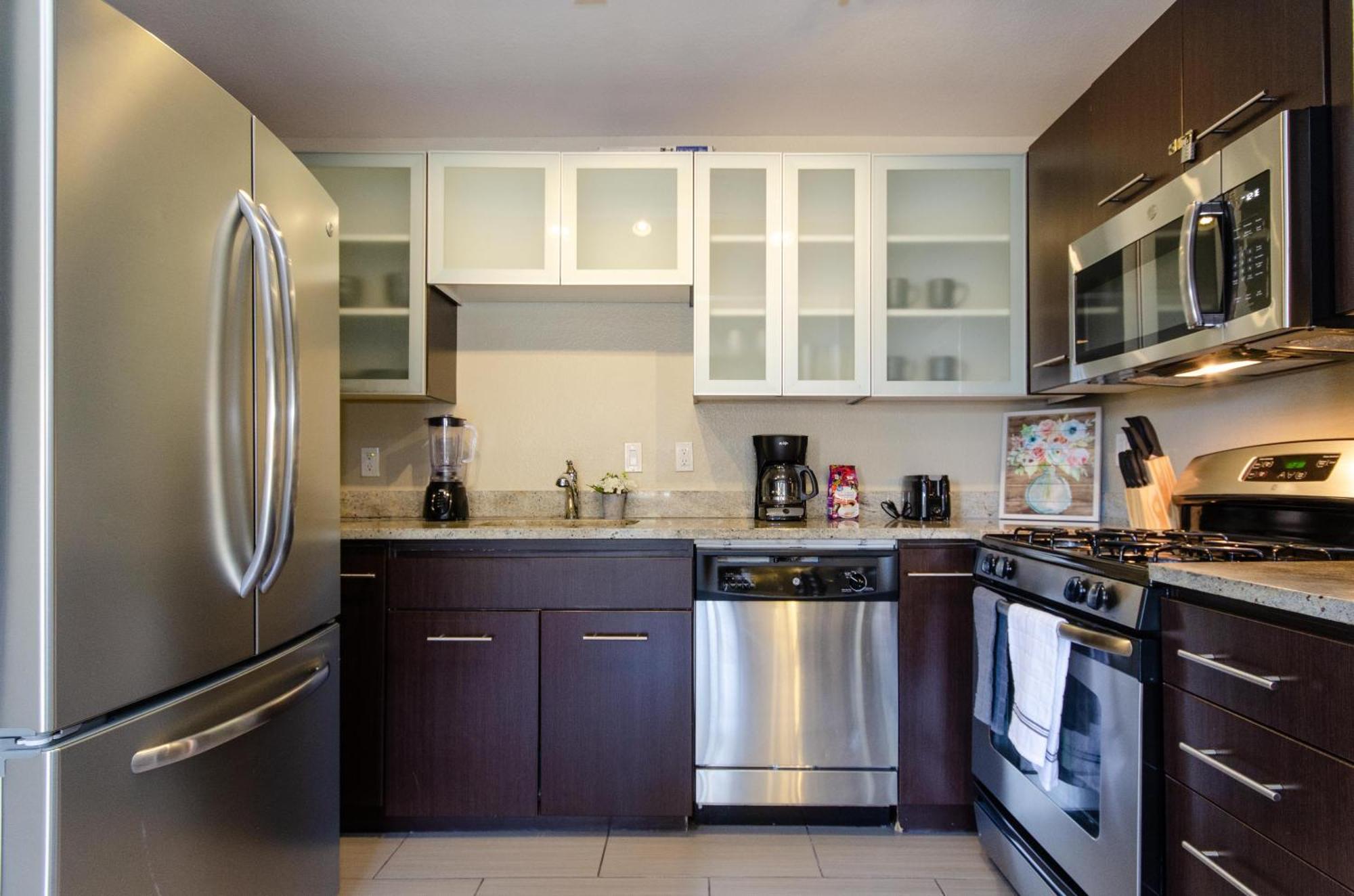 Charming 2br Near La Attractions Apartment *