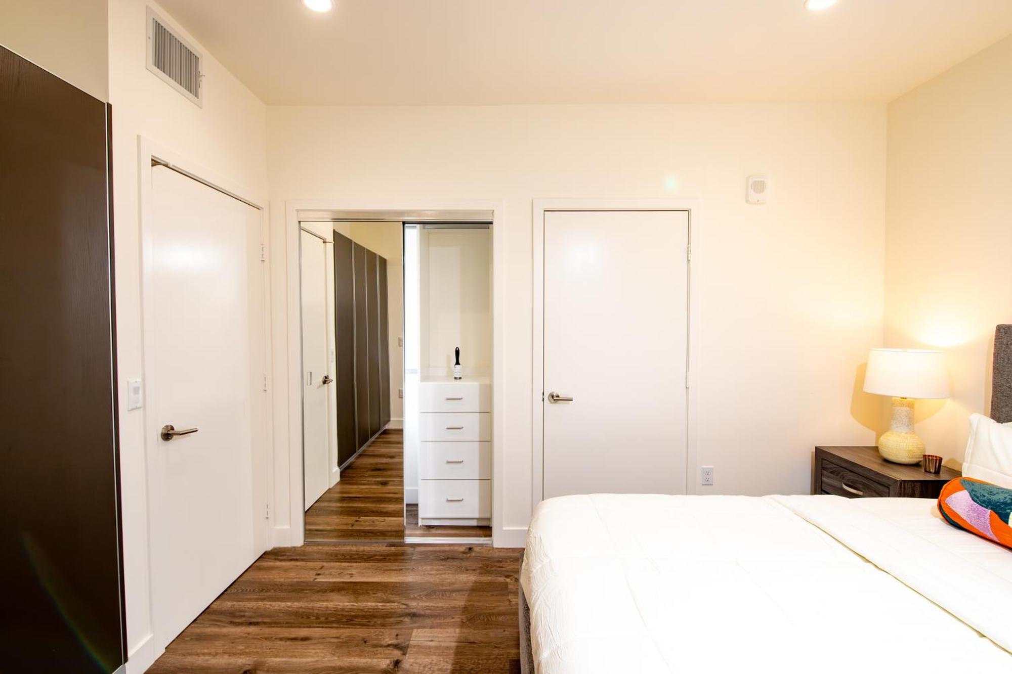 New Modern 2br 3ba In La Rooftop & Free Parking * Los Angeles