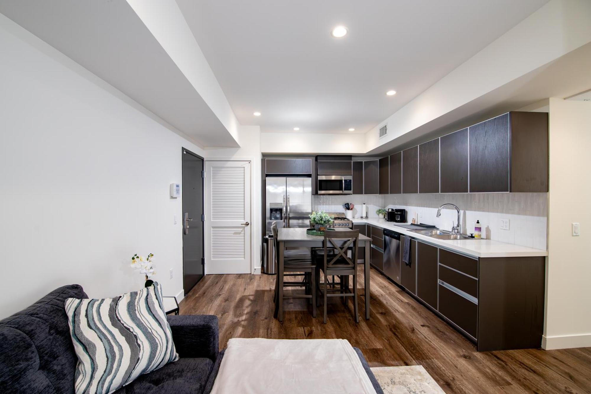 Apartment New Modern 2br 3ba In La Rooftop & Free Parking
