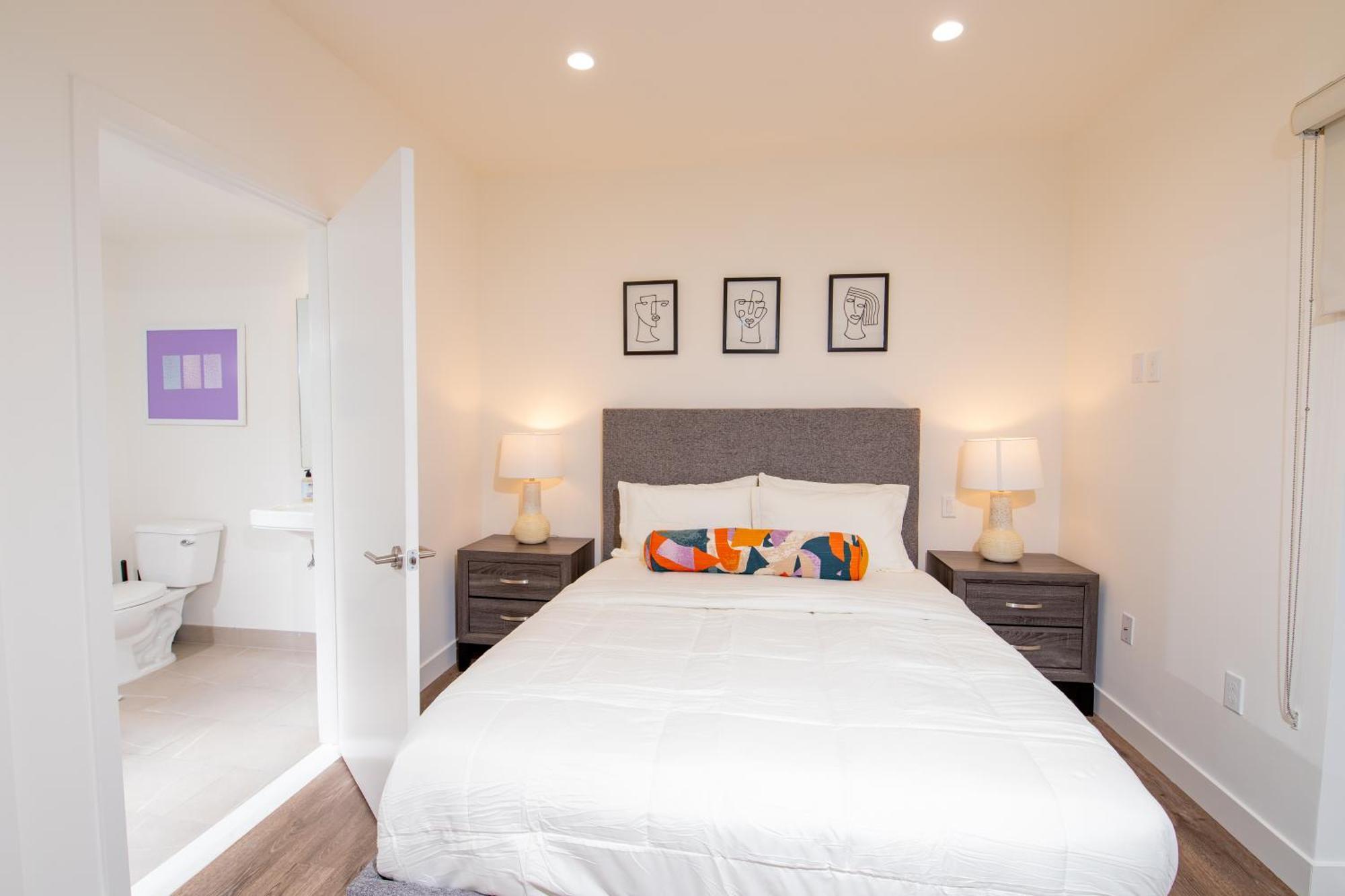 New Modern 2br 3ba In La Rooftop & Free Parking Apartment