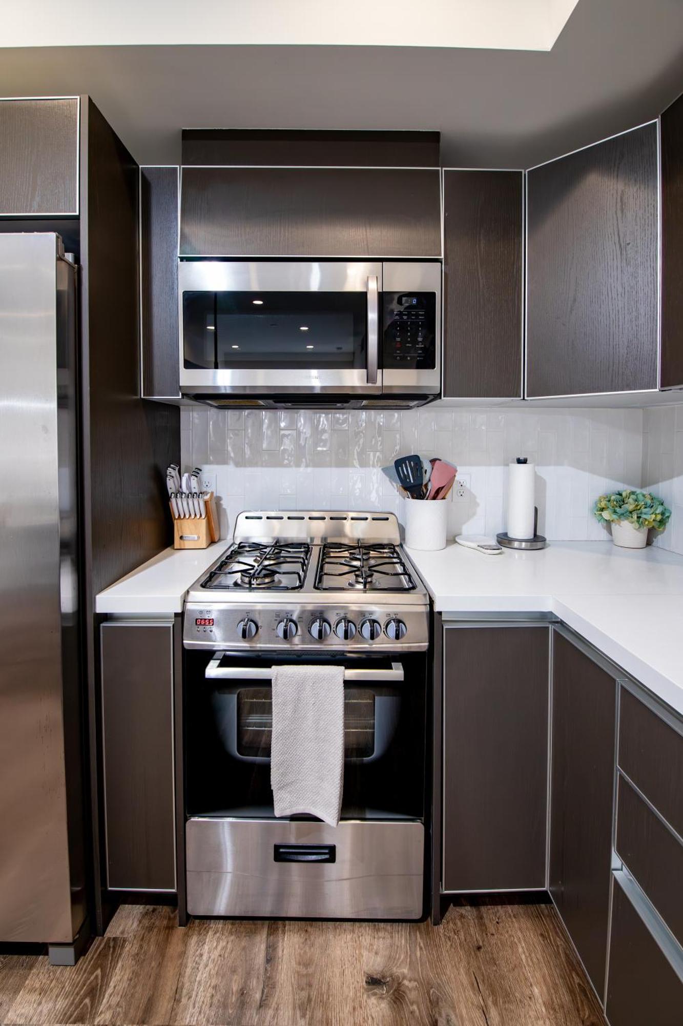 New Modern 2br 3ba In La Rooftop & Free Parking Apartment Los Angeles
