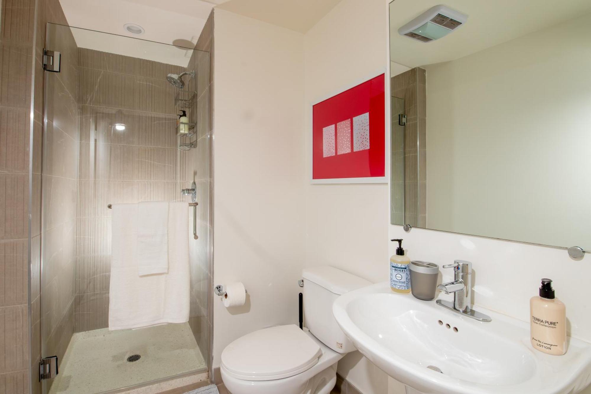 New Modern 2br 3ba In La Rooftop & Free Parking Apartment