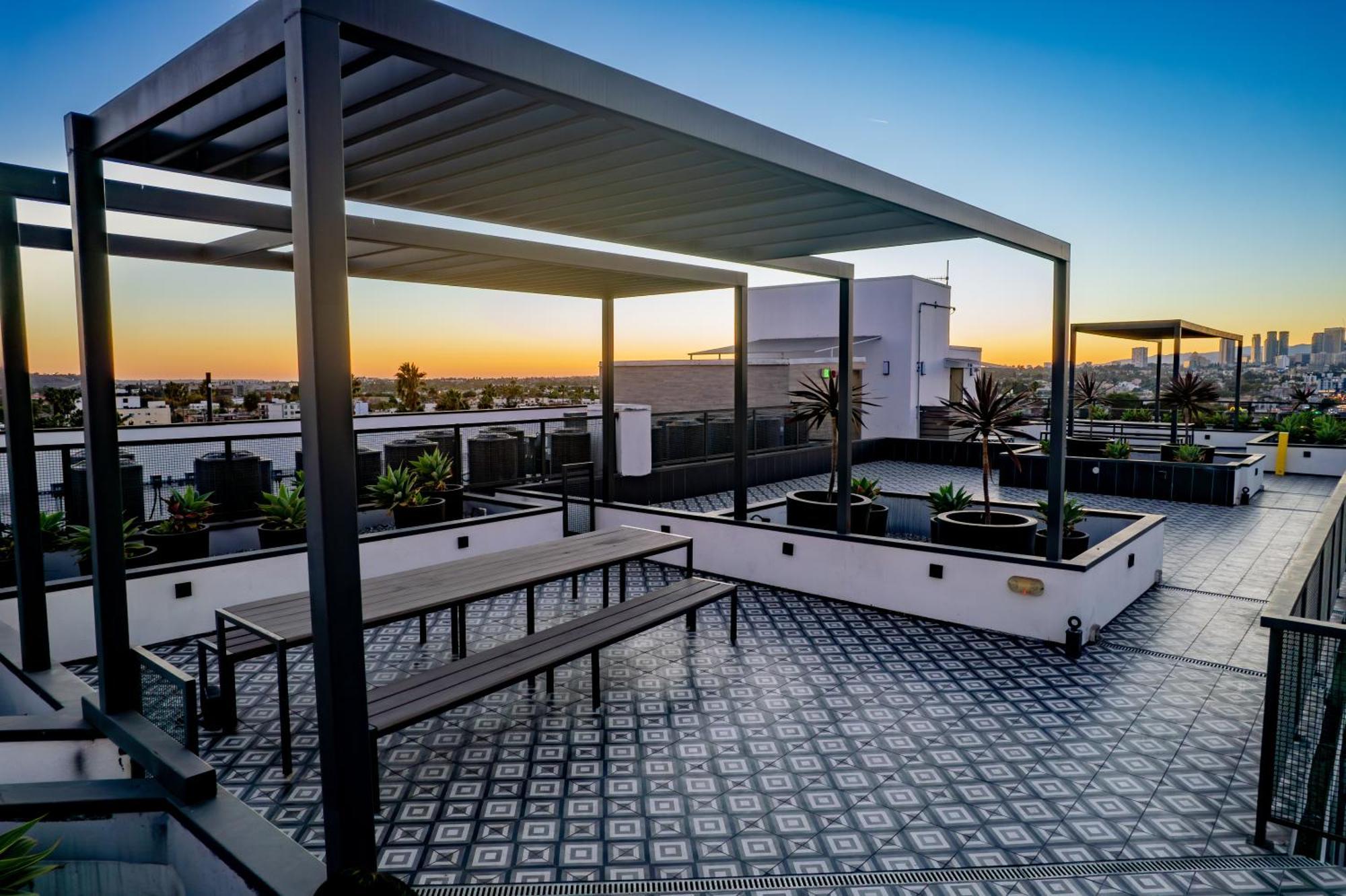 New Modern 2br 3ba In La Rooftop & Free Parking * Los Angeles