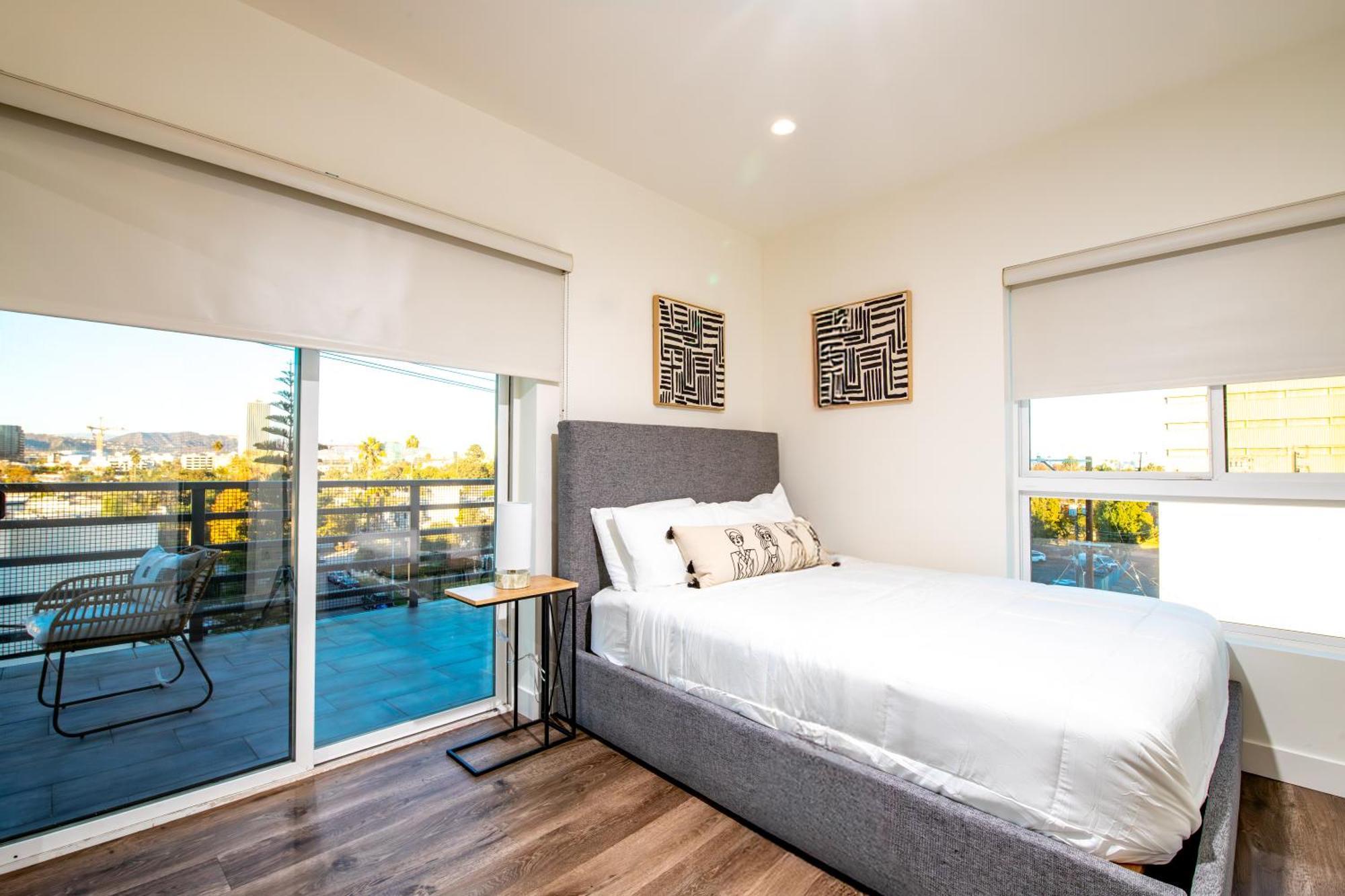 New Modern 2br 3ba In La Rooftop & Free Parking
