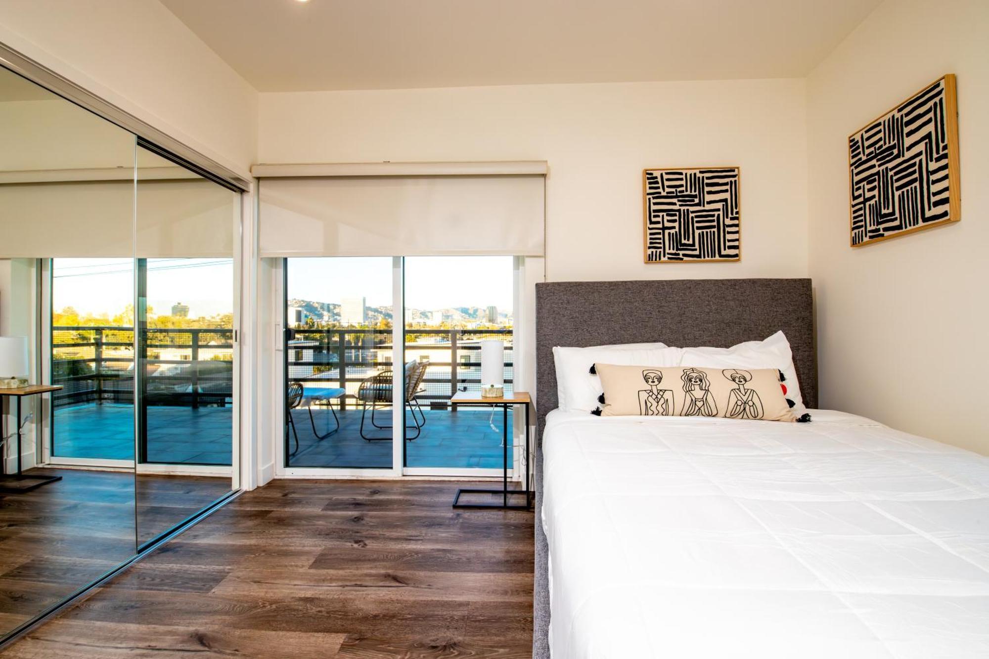 New Modern 2br 3ba In La Rooftop & Free Parking Los Angeles