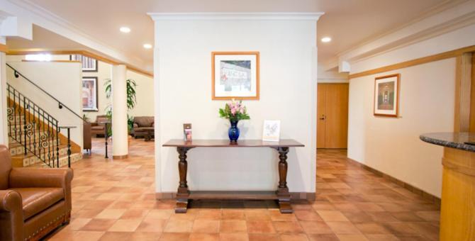 Hotel Ucla 3*